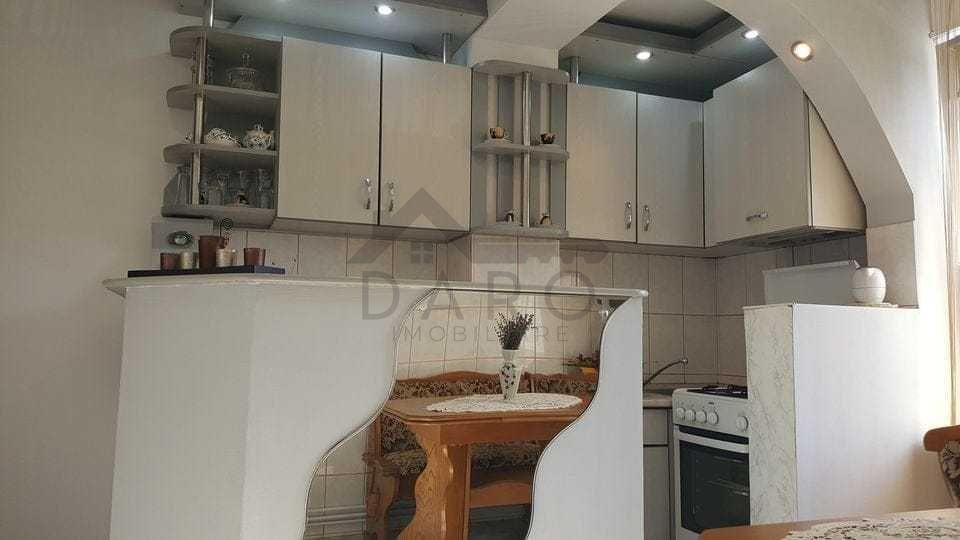 Vand apartament cu 2 camere, etaj 1 pe Bulevardul Pandurilor - 6