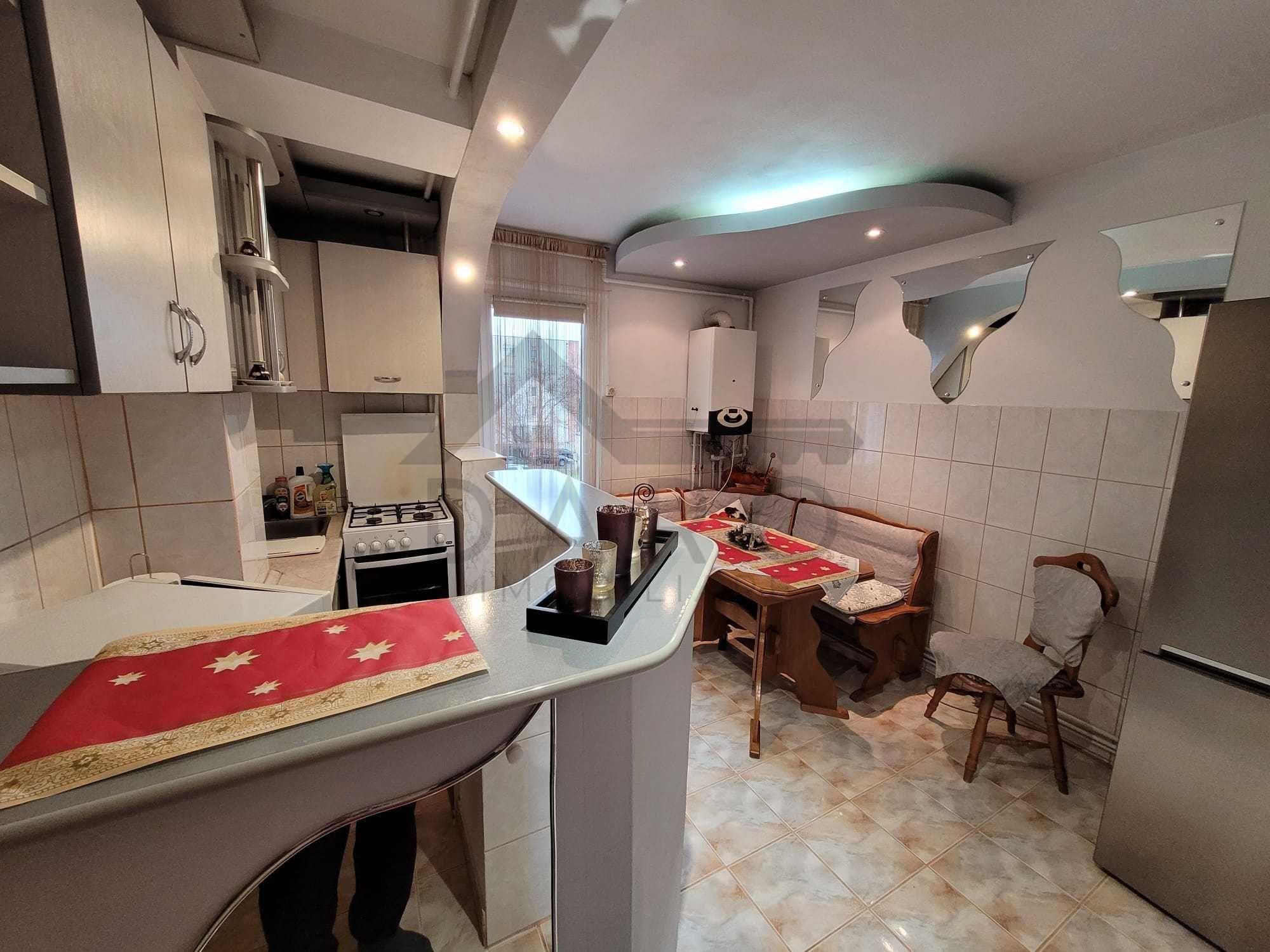 Vand apartament cu 2 camere, etaj 1 pe Bulevardul Pandurilor - 1