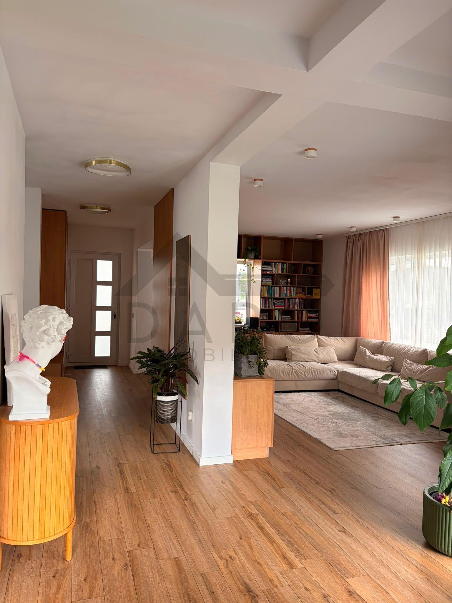 Acasă, aproape de pădure — casă cu grădină în stil britanic, de vânzare în Corunca - 5