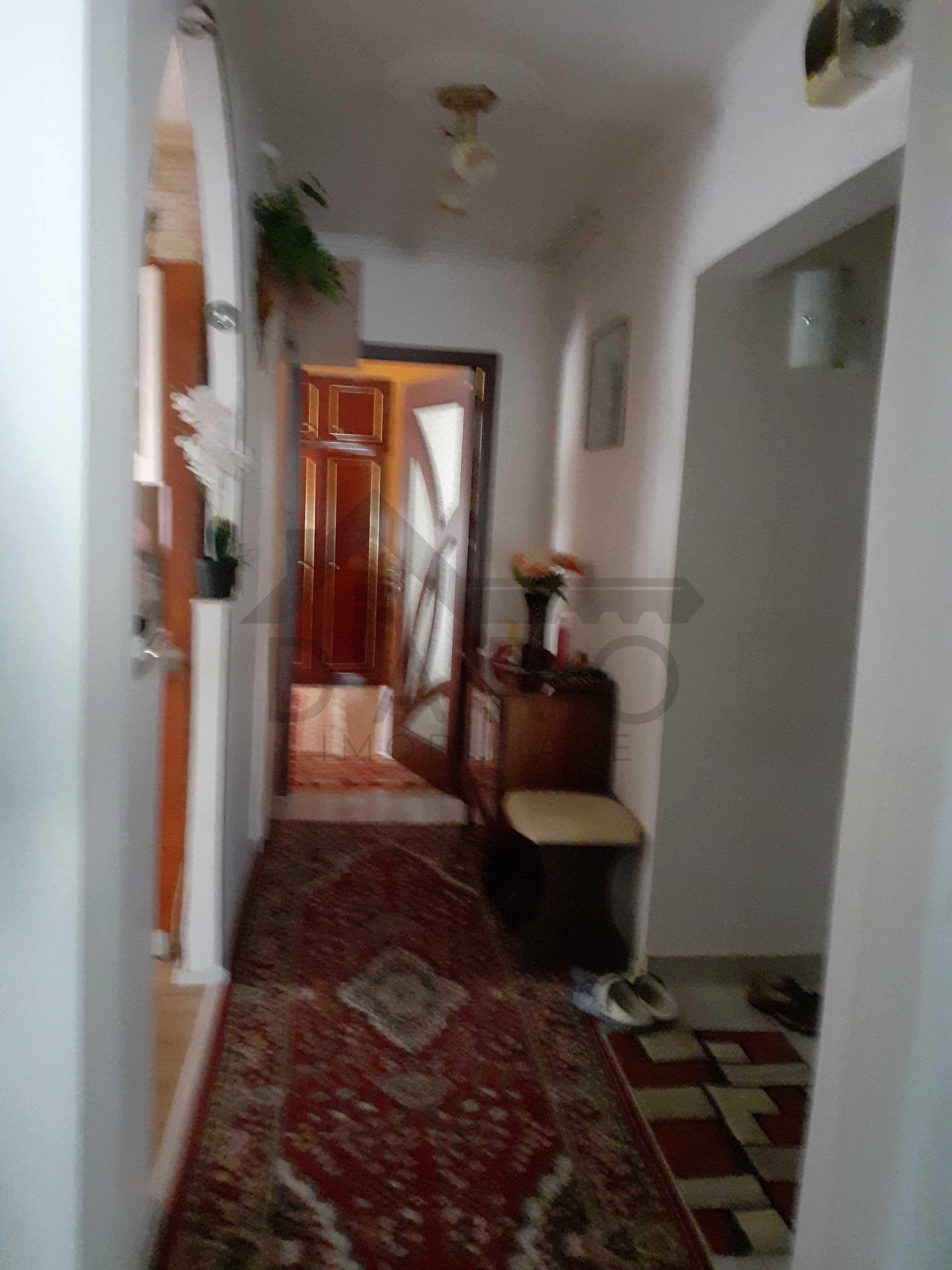 Apartament cu 3 camere de vanzare - 5