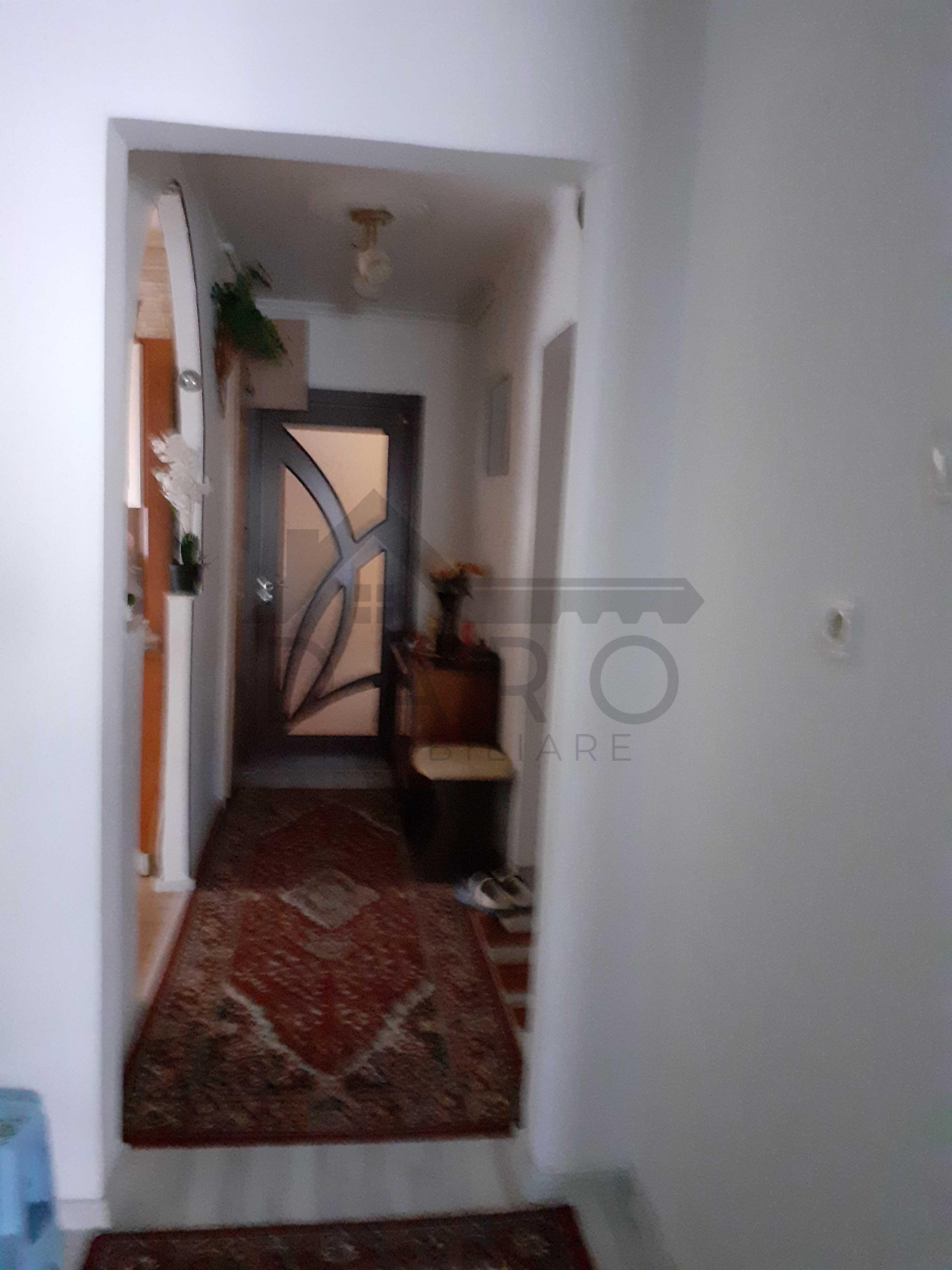 Apartament cu 3 camere de vanzare - 3