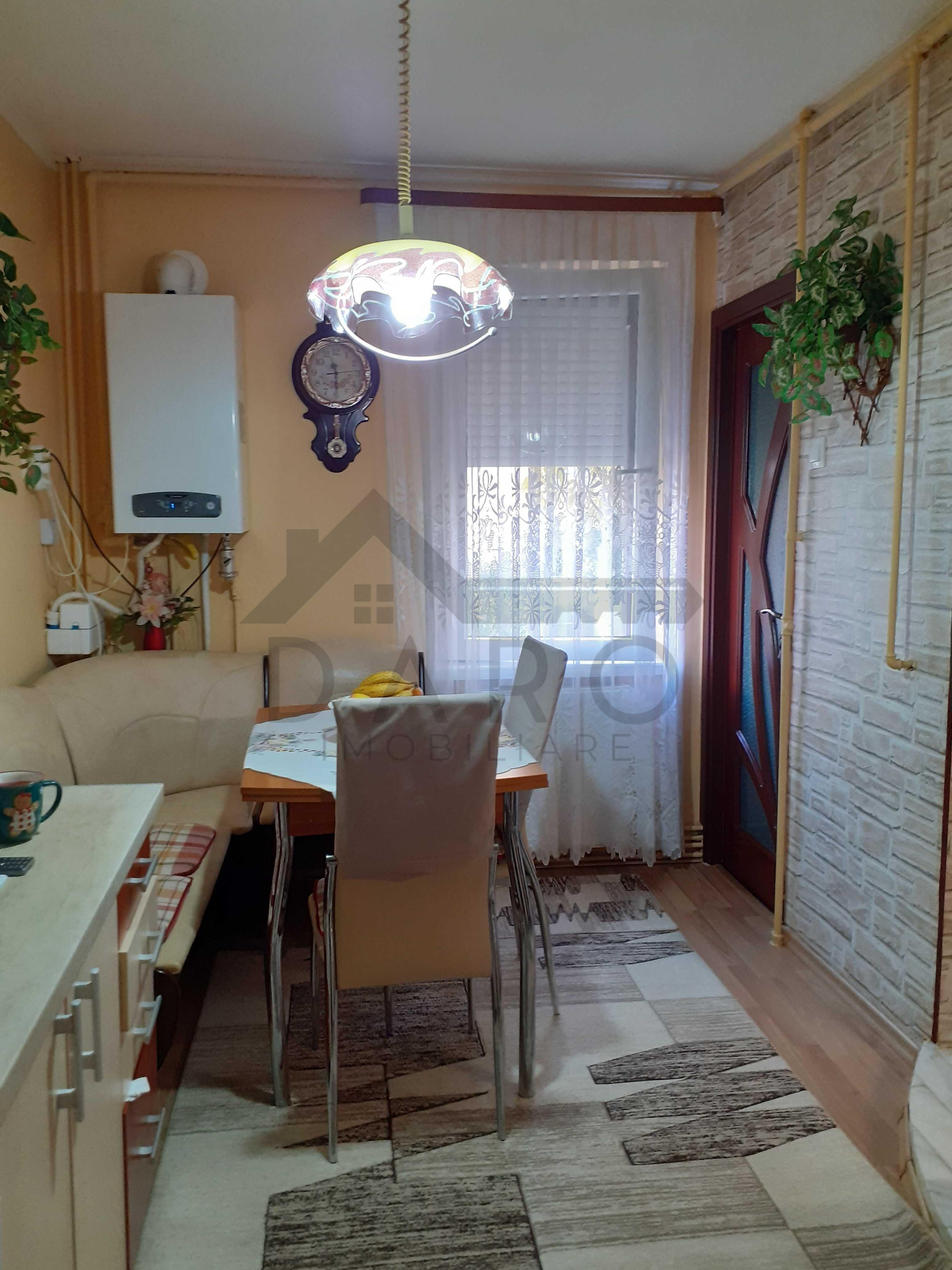 Apartament cu 3 camere de vanzare - 2