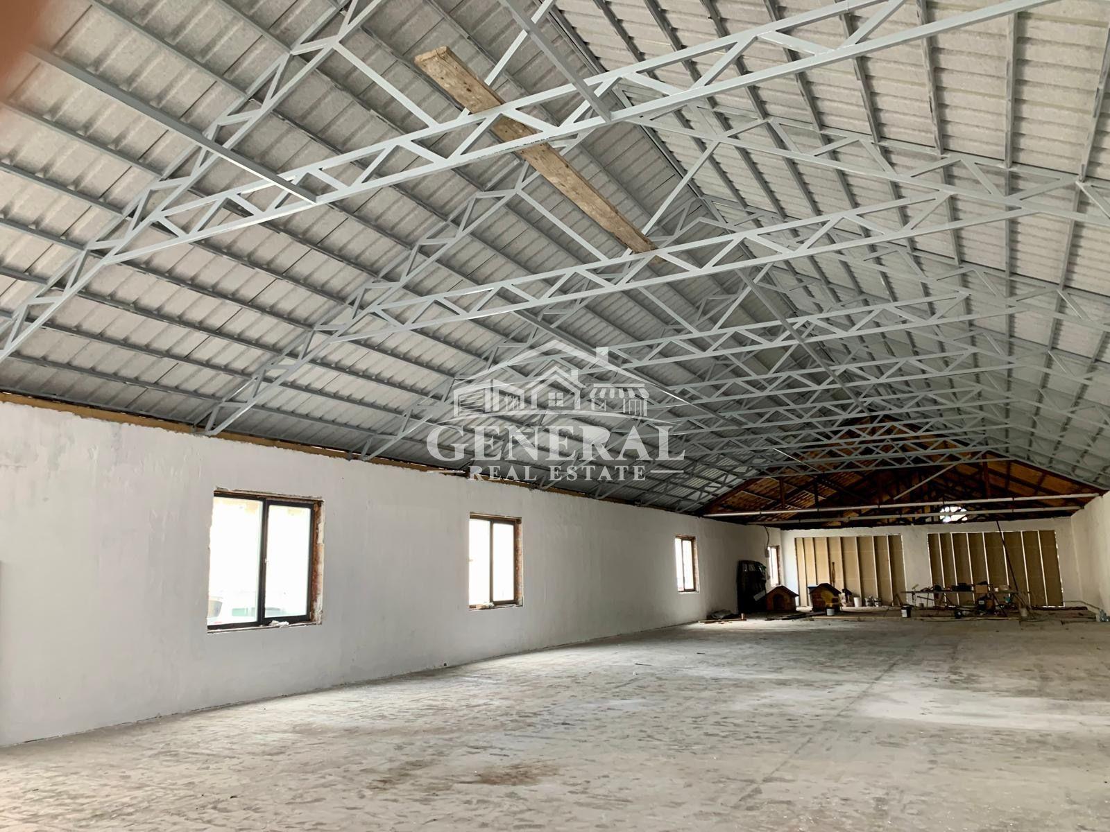 Hala de inchiriat pe Bd. Regele Mihai 150m2 si 300m2 pret /3Euro /m2 - 2