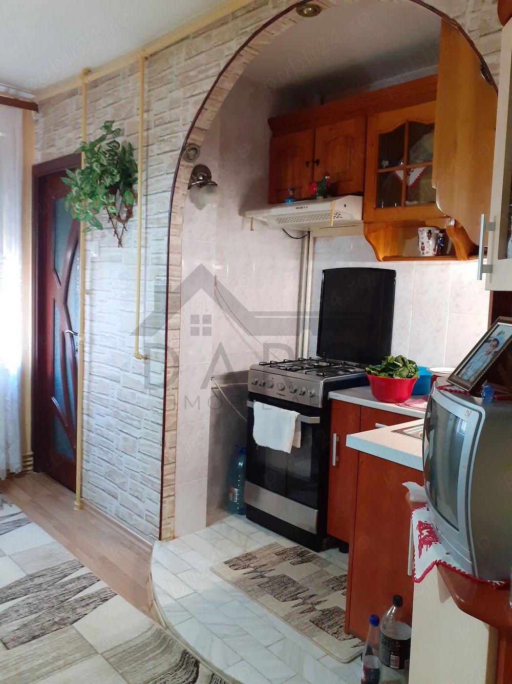 Apartament cu 3 camere de vanzare - 1