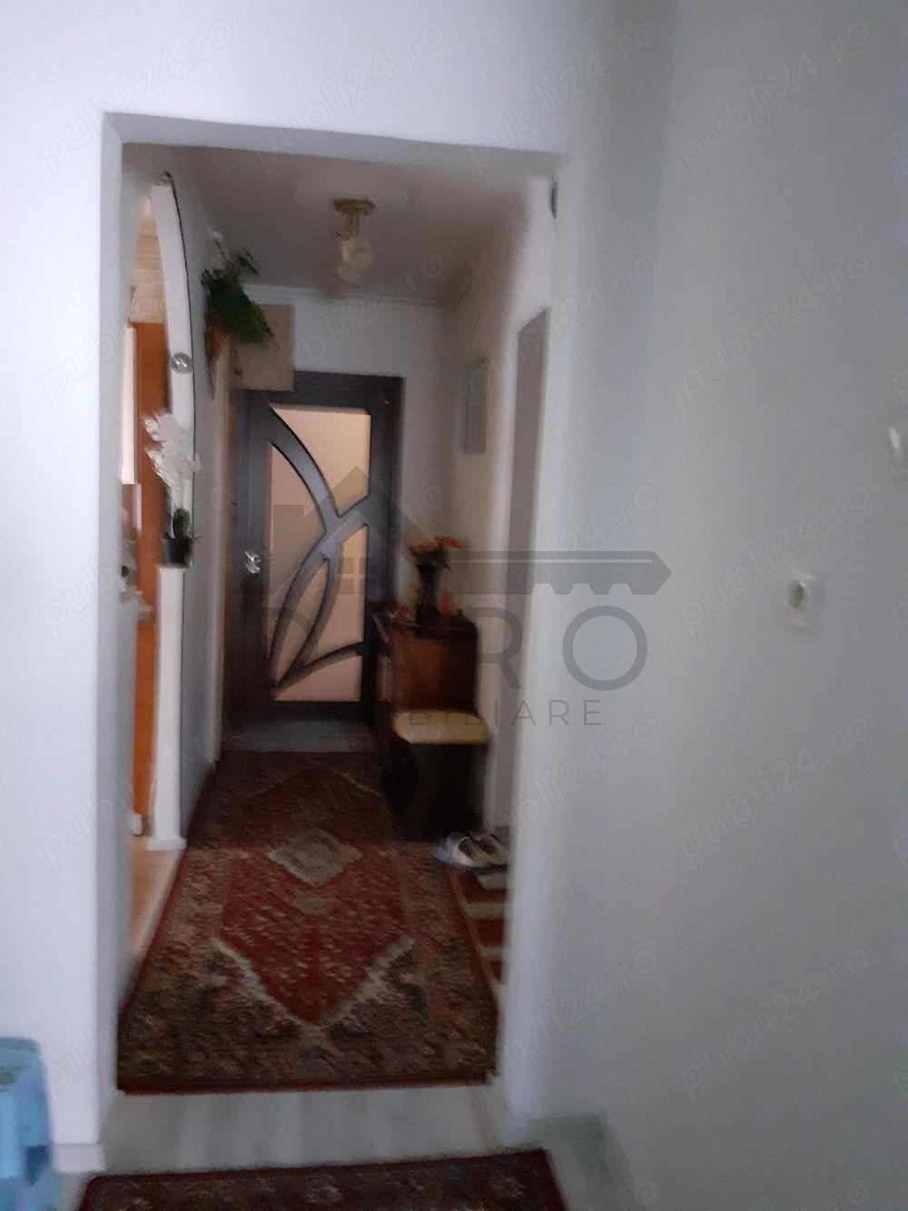 Apartament cu 3 camere de vanzare - 3