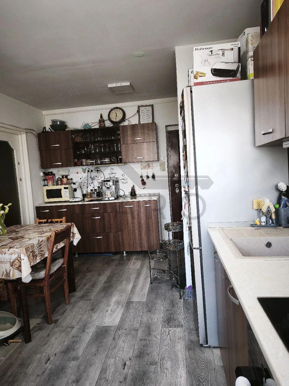 vând apartament cu 3 camere in Tudor zona Fortuna - 1