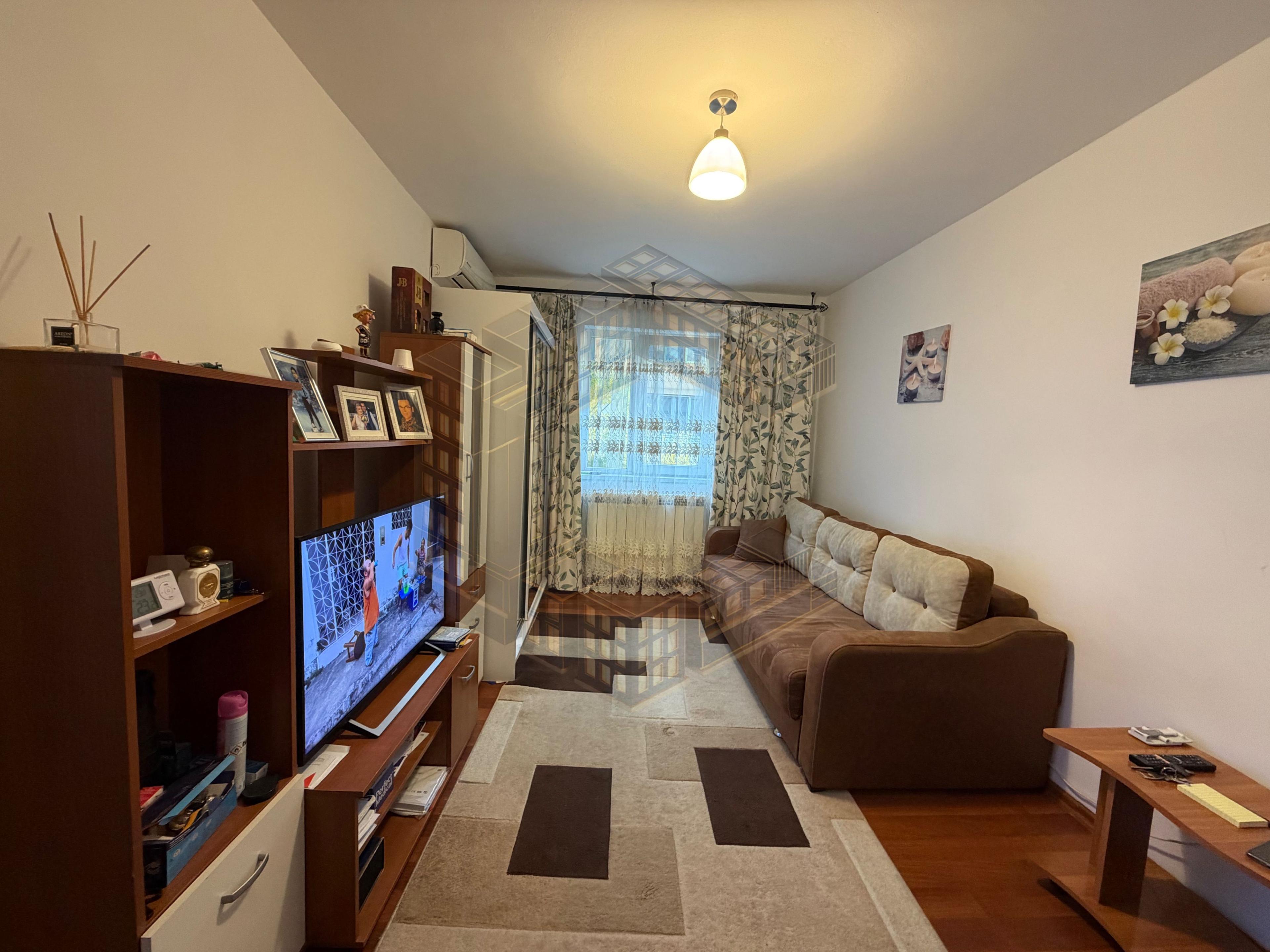 Apartament cu o cameră de vânzare, renovat, mobilat, zona Girocului, T - 3