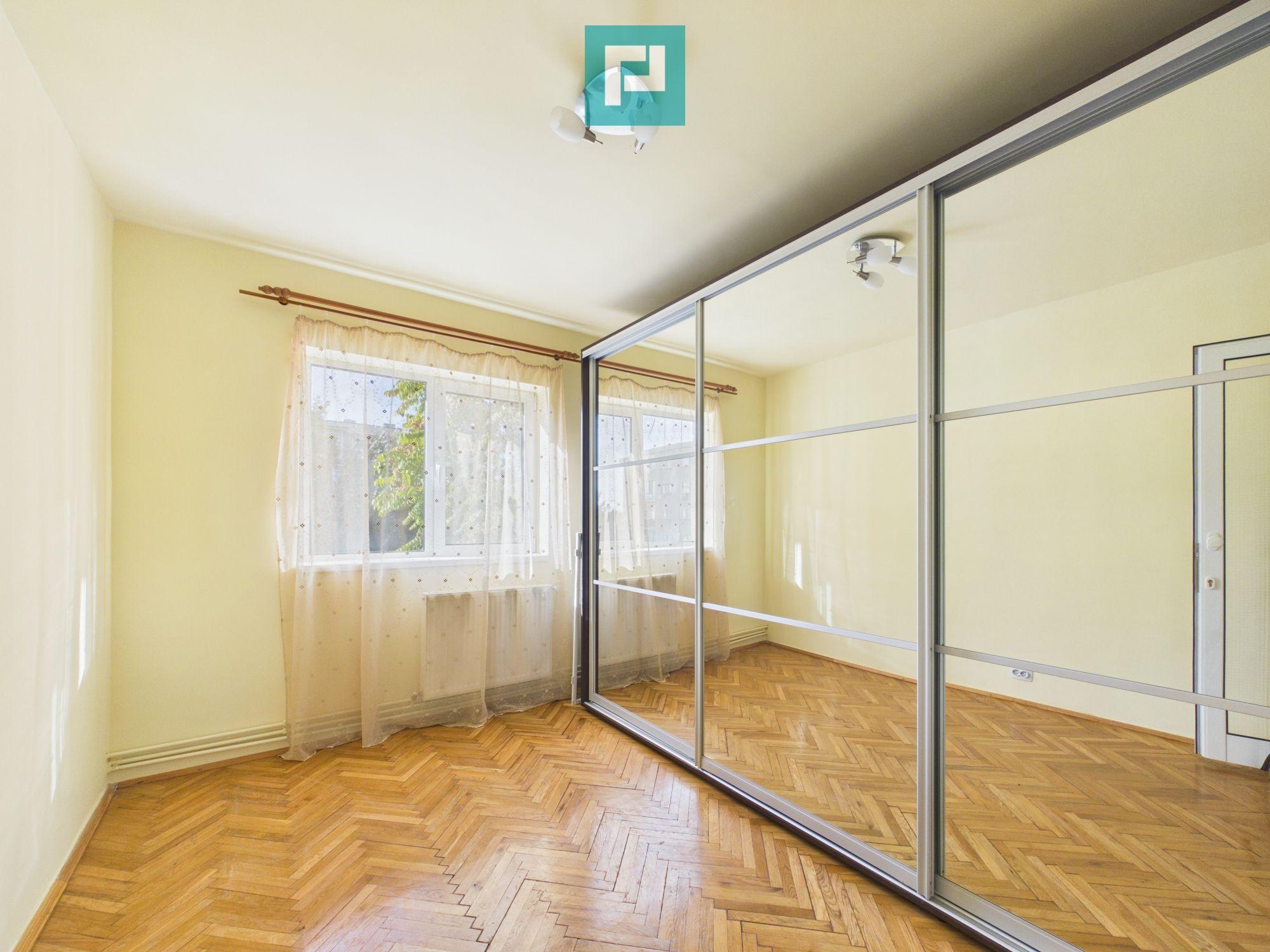Apartament decomandat cu 3 camere, etaj II, Alfa - 11