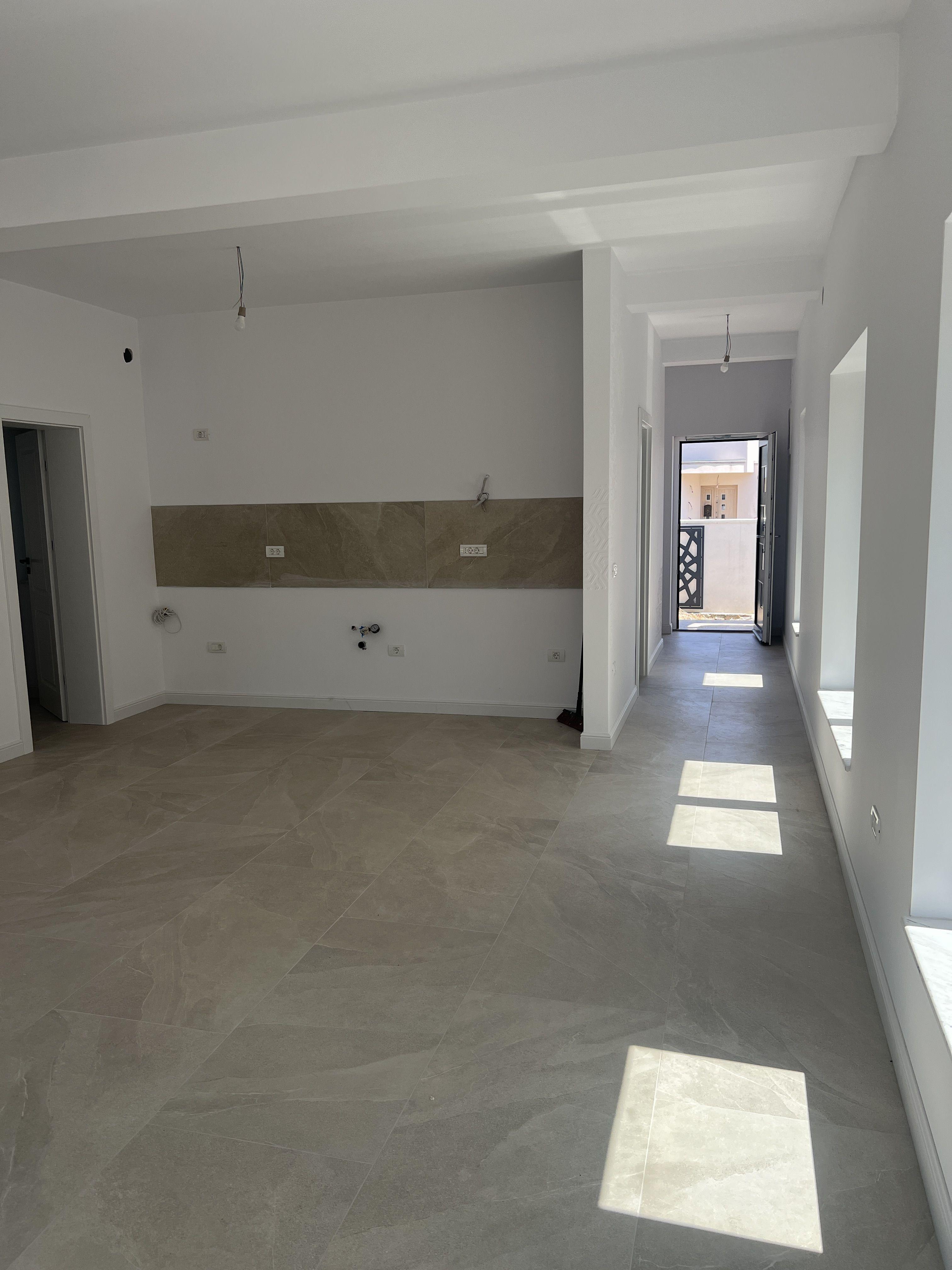Jumătate de duplex premium, 120 mp utili, teren 256 mp, garaj și 3 dor - 6