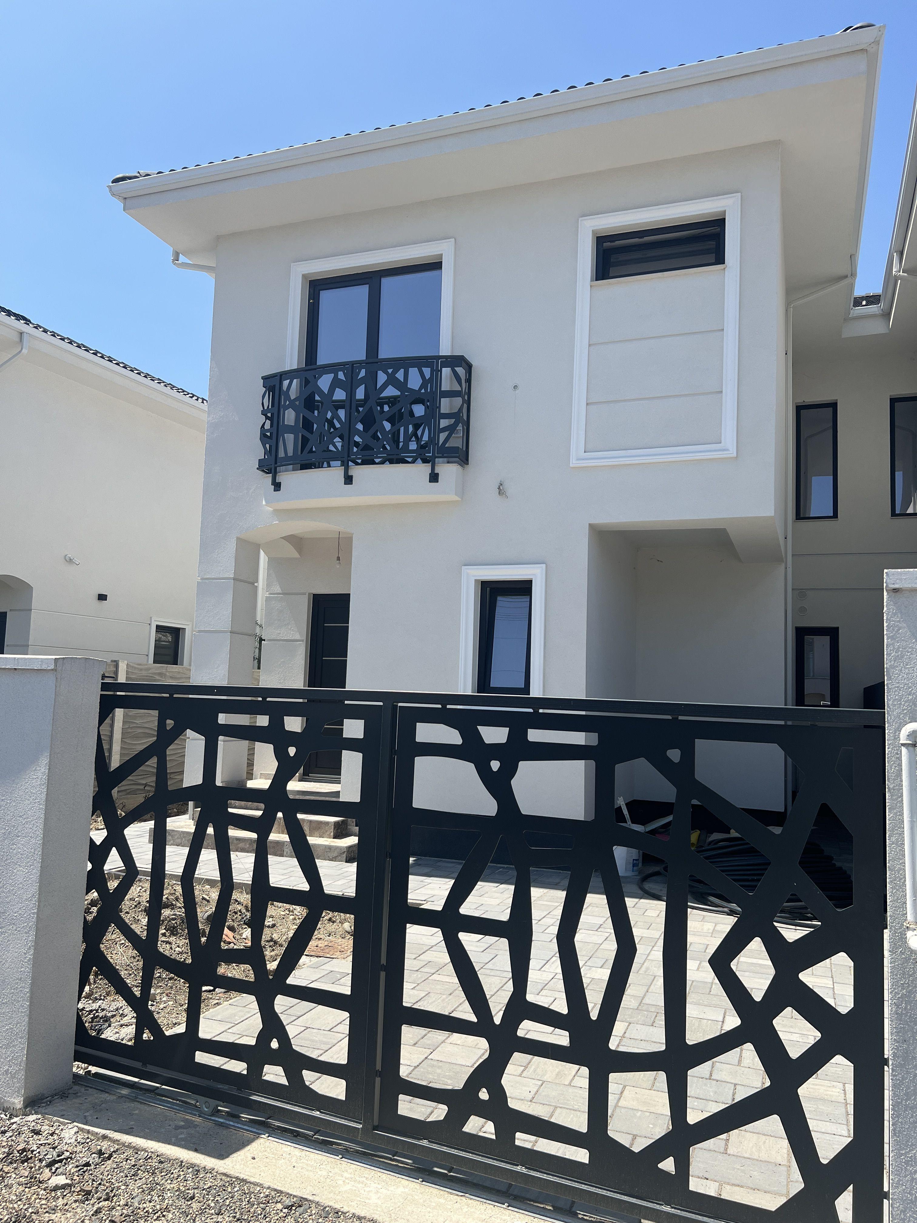 Jumătate de duplex premium, 120 mp utili, teren 256 mp, garaj și 3 dor - 1