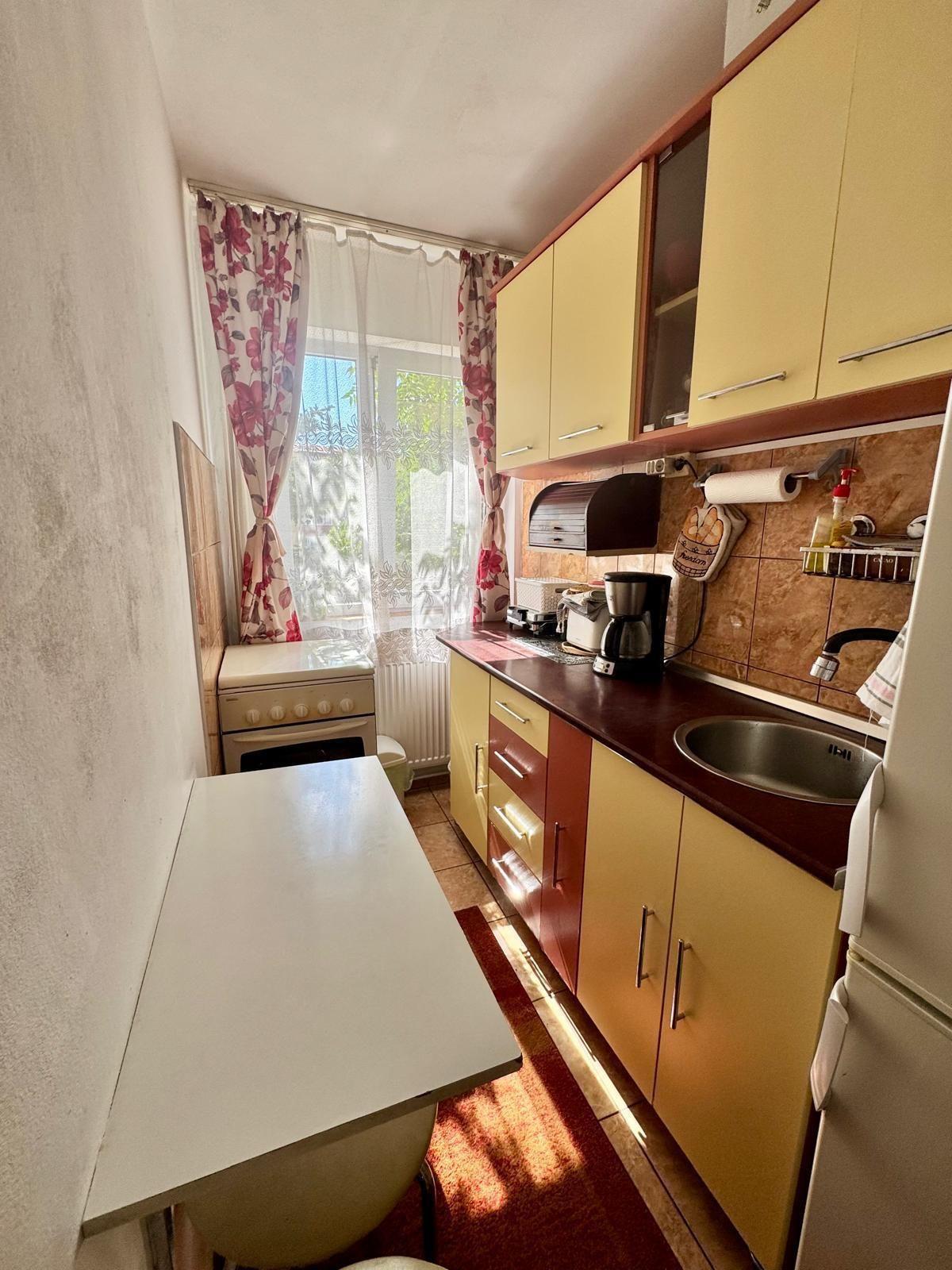 Apartament cu 2 camere, balcon și bucătărie separată - 2