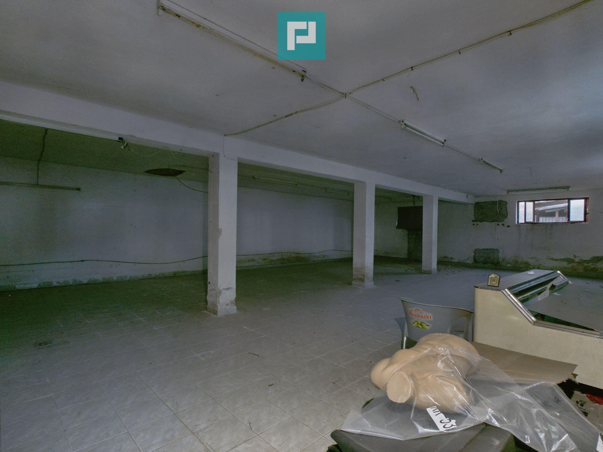 Proprietate impresionantă Sântana - 3500 mp utili - 61