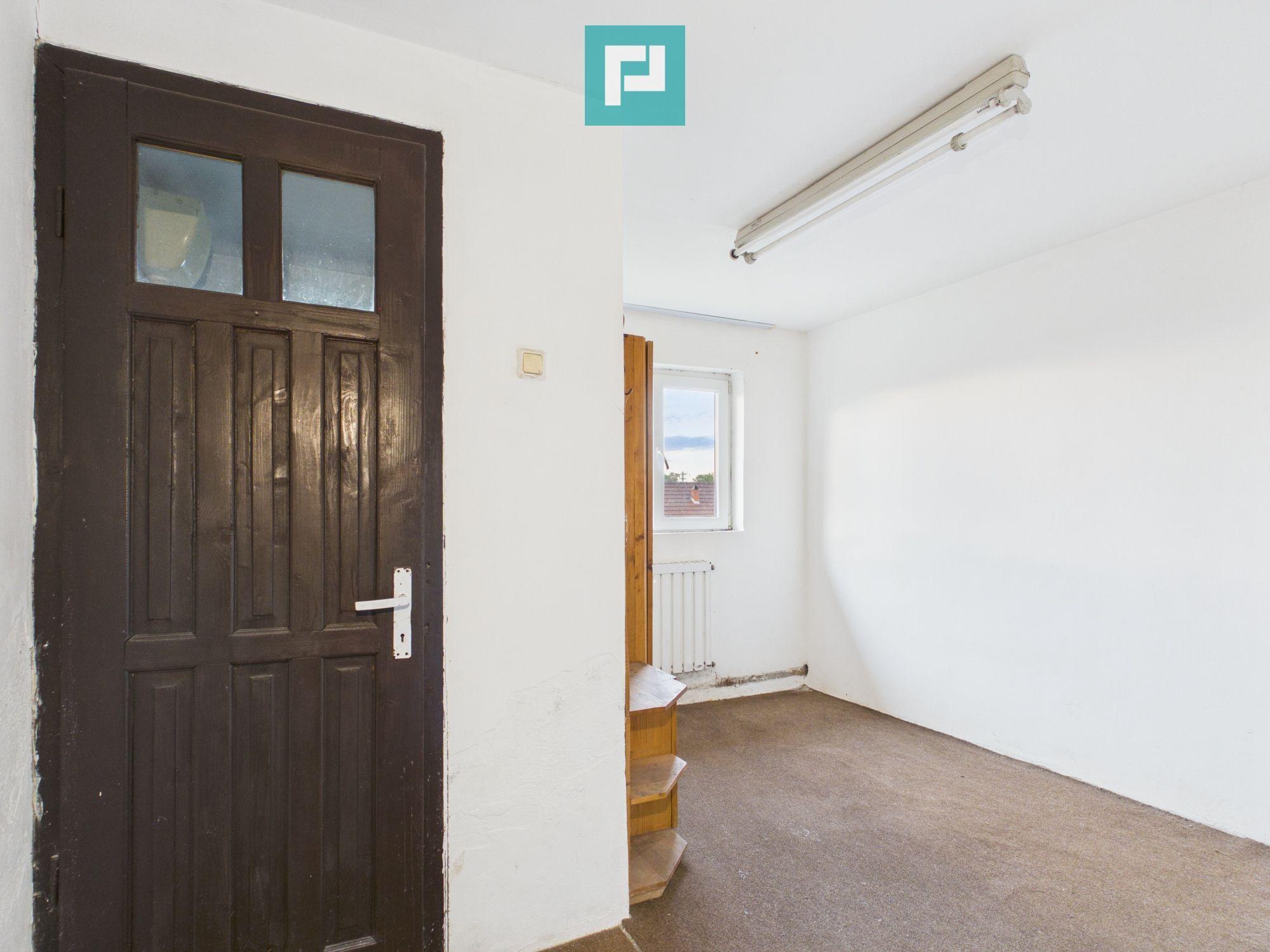 Proprietate impresionantă Sântana - 3500 mp utili - 37