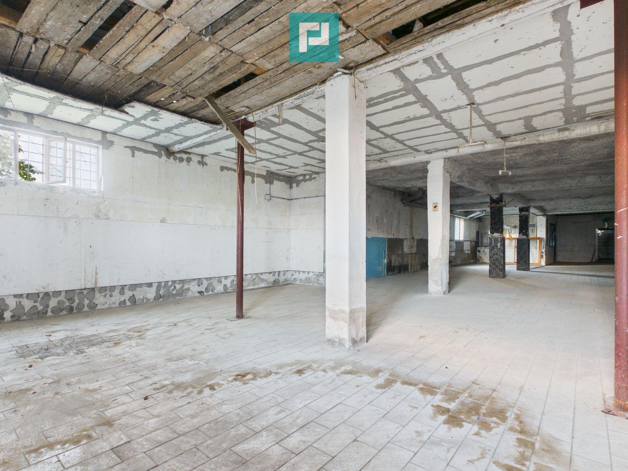 Proprietate impresionantă Sântana - 3500 mp utili - 30