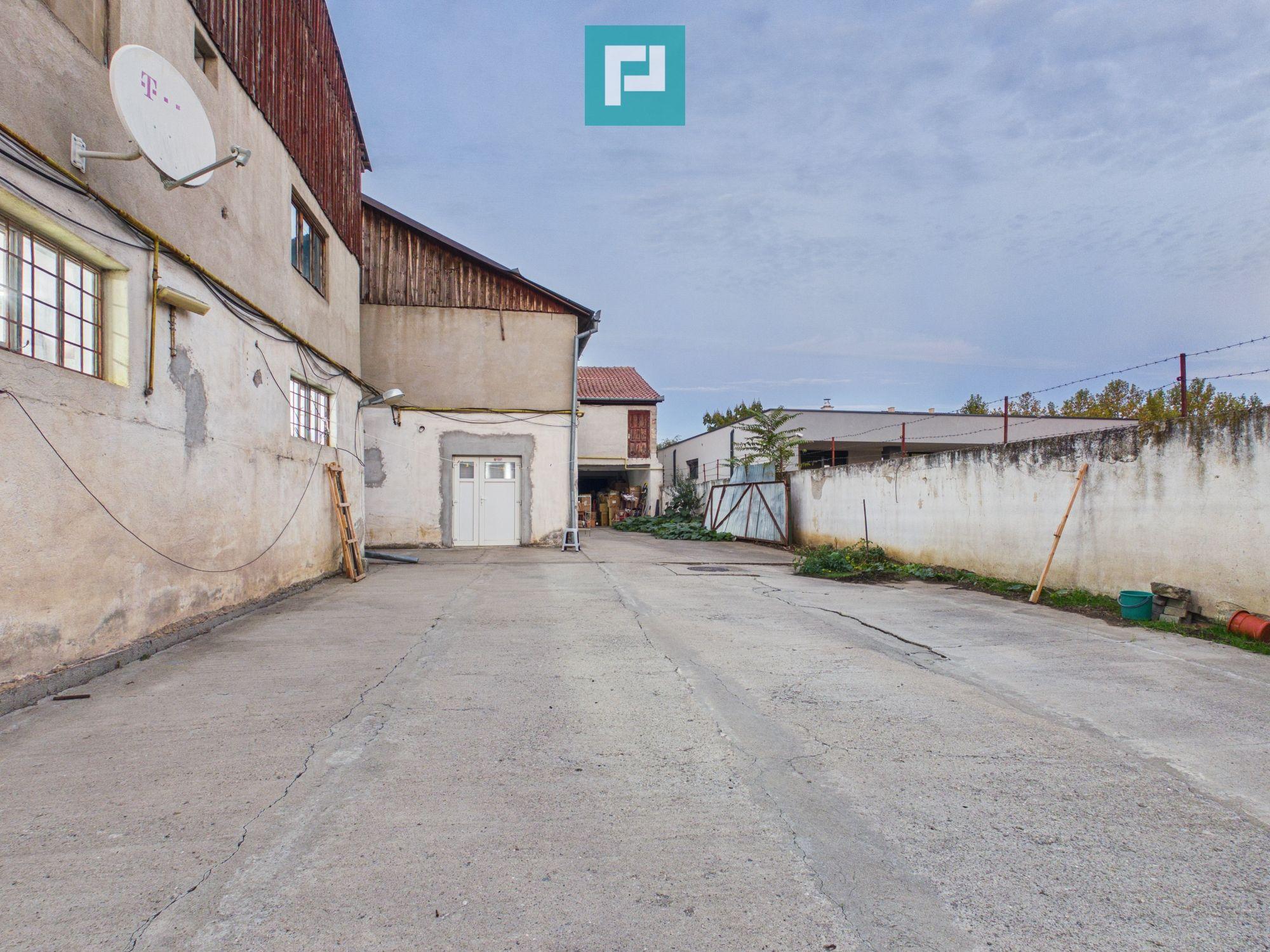 Proprietate impresionantă Sântana - 3500 mp utili - 62