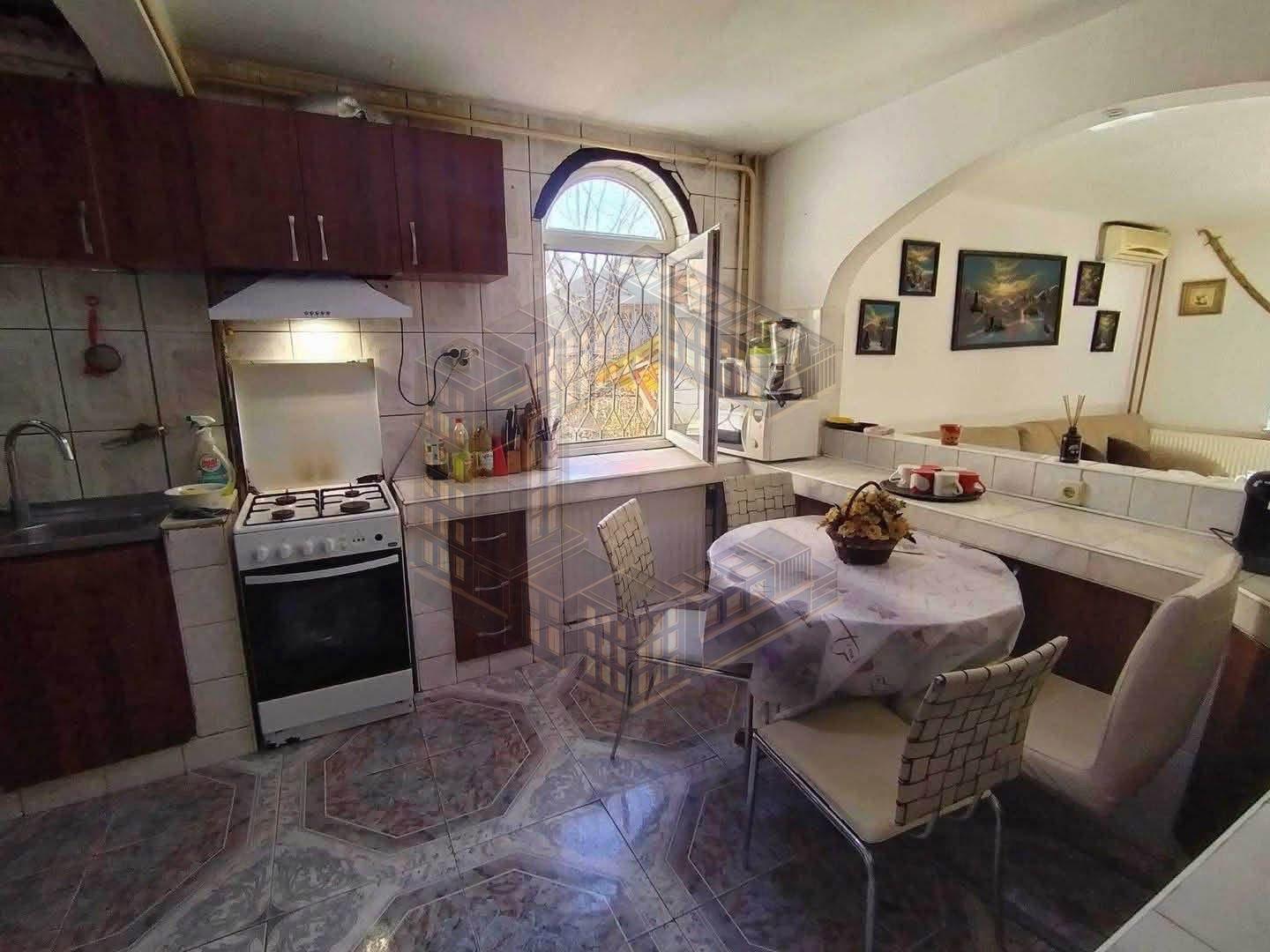 Apartament cu 3 camere, decomandat, centrala,de vânzare, Girocului - 3
