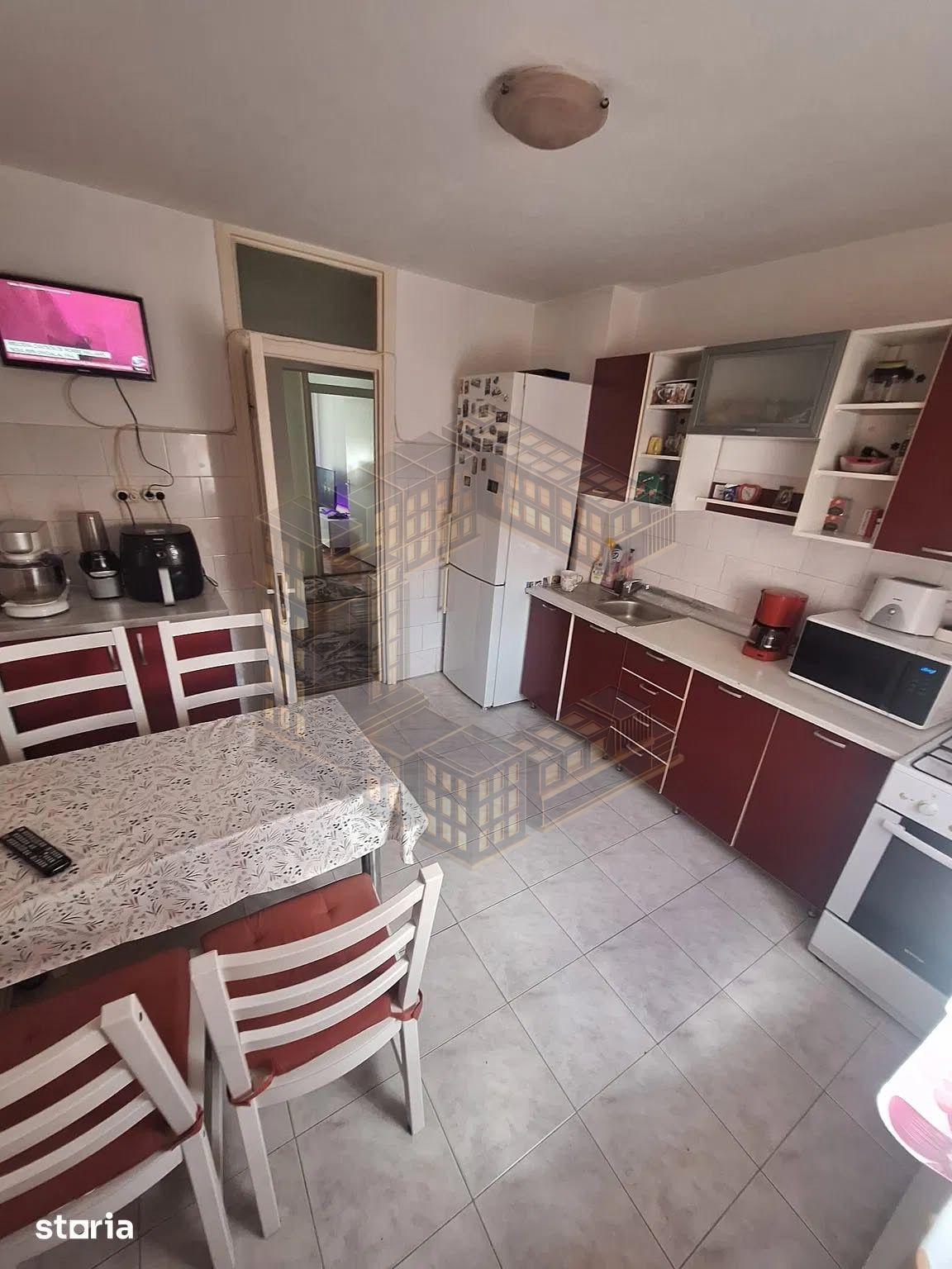 Apartament cu 3 camere,decomandat,etaj intermediar,de vânzare,Giroculu - 3