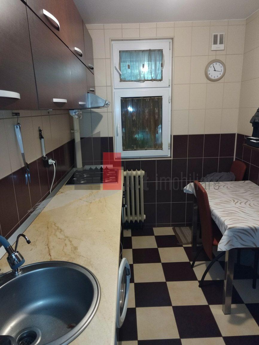 Vânzare apartament decomandat 3 camere - Bd. Obregia - 2