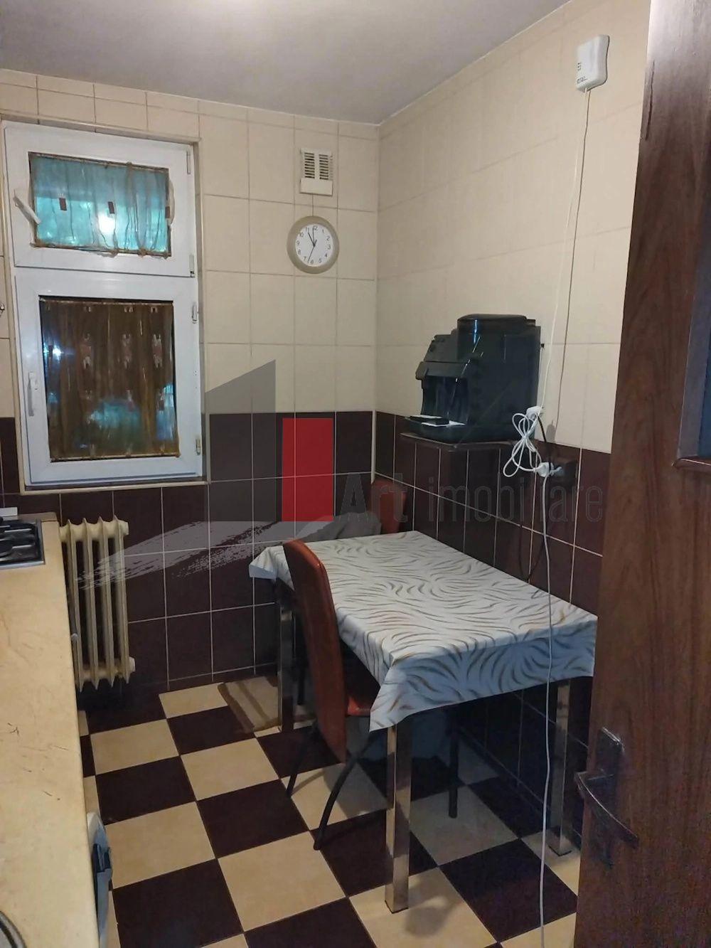 Vânzare apartament decomandat 3 camere - Bd. Obregia - 7