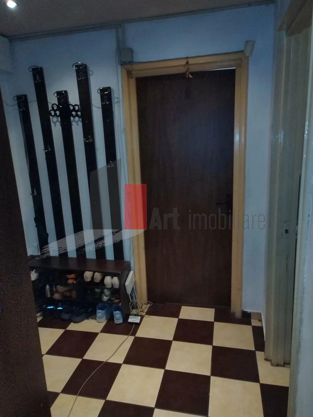 Vânzare apartament decomandat 3 camere - Bd. Obregia - 8