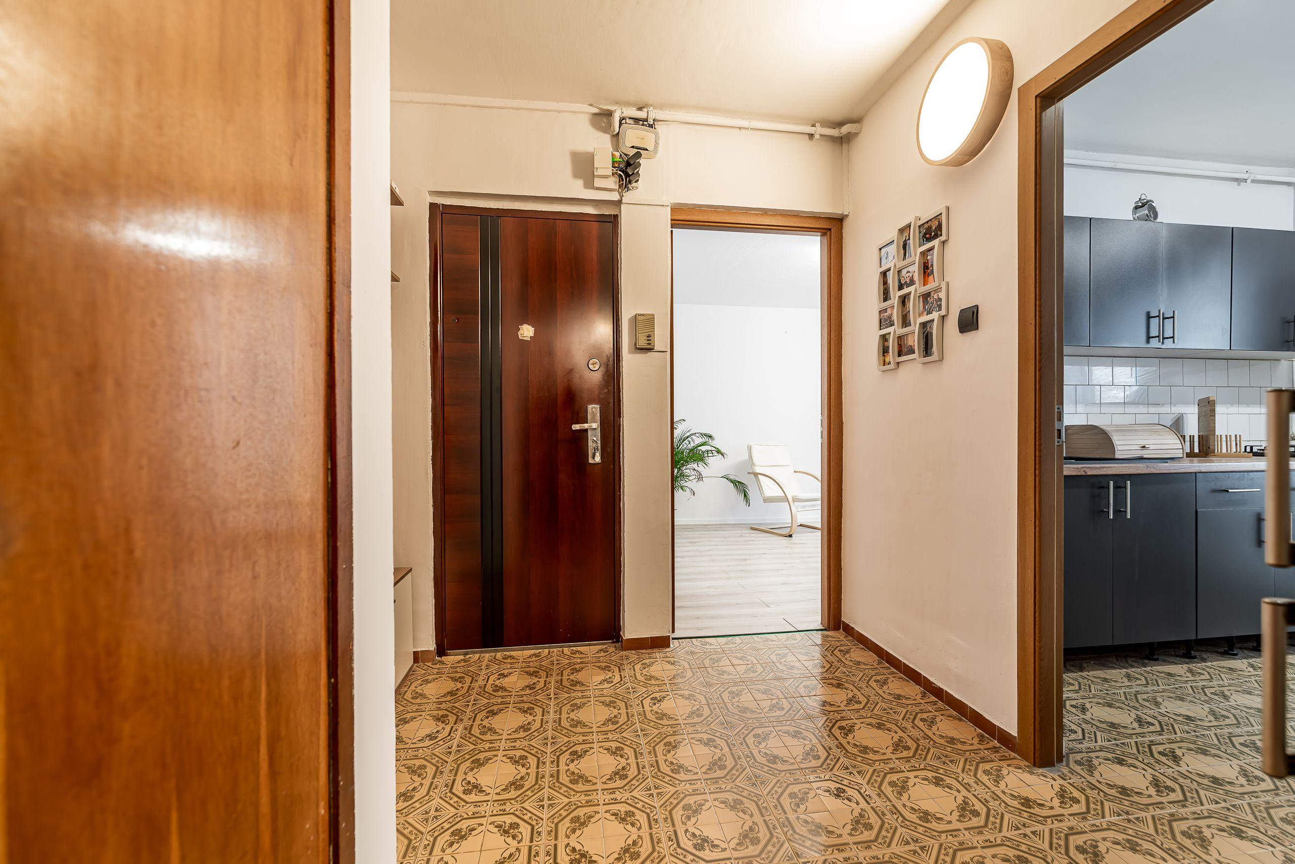 Apartament 2 camere decomandat - Etaj 2 - zona UTA - COMISION 0 - 4