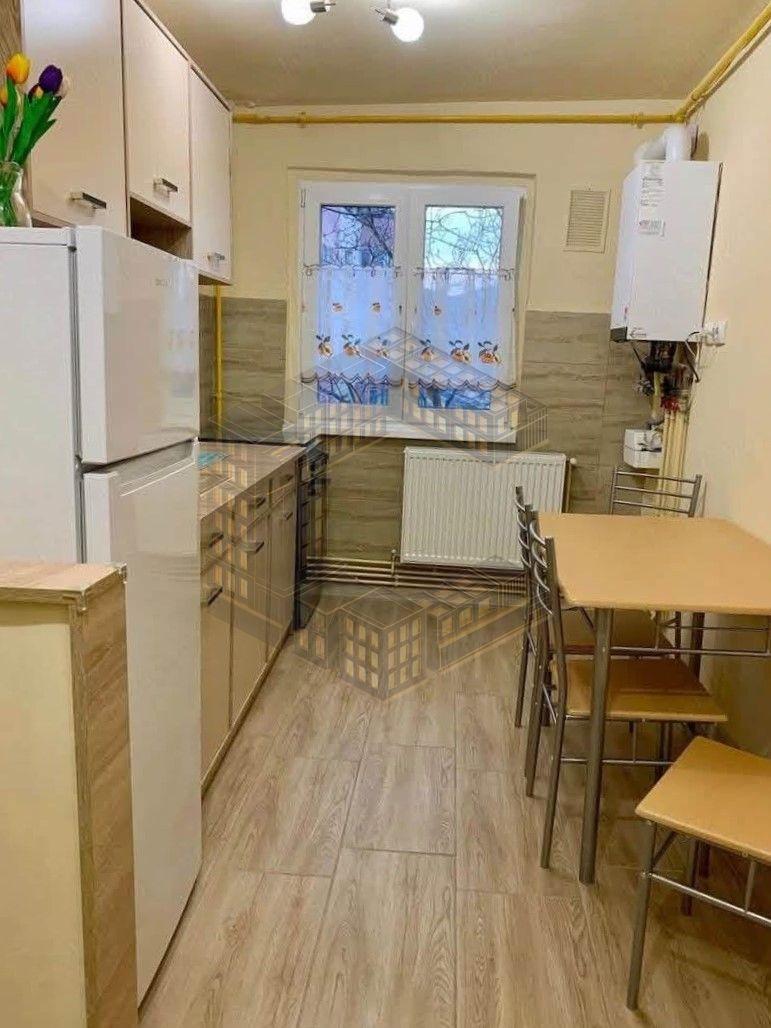 Apartament cu 2 camere, semidecomandat, centrala proprie, de vanzare - 1