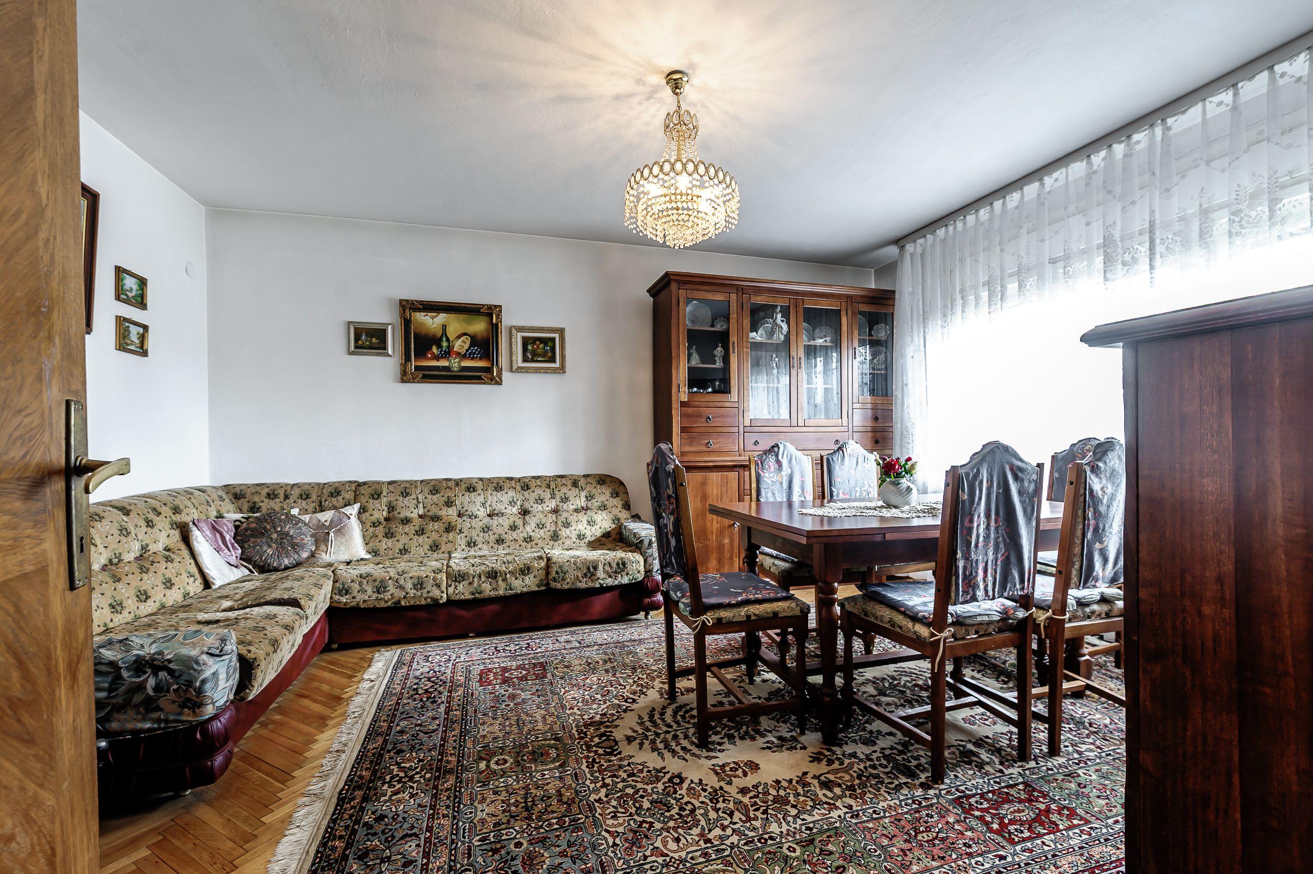 Casă din cărămidă cu 8 camere – zonă liniștită, LIPOVA - 3