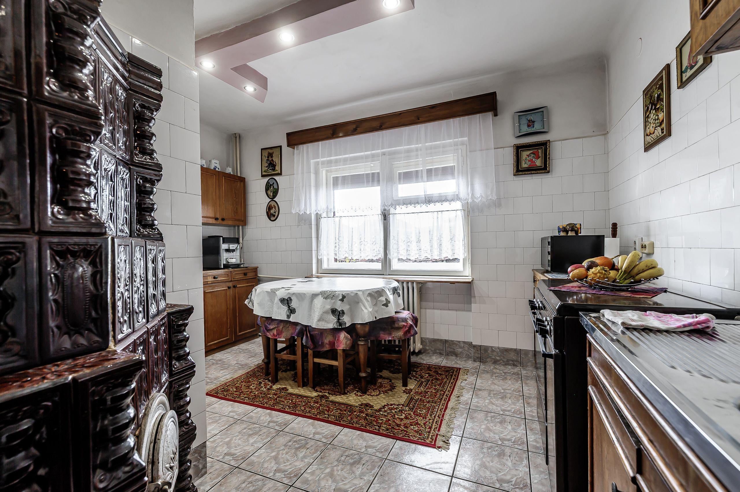 Casă din cărămidă cu 8 camere – zonă liniștită, LIPOVA - 5