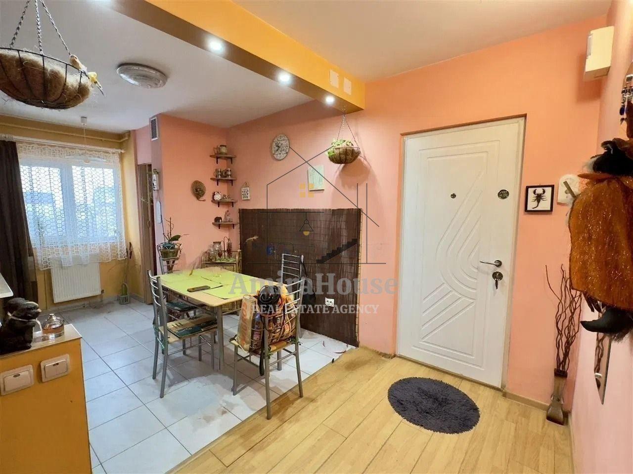 Apartament 3 camere la etajul 3 Intre Lacuri - 1