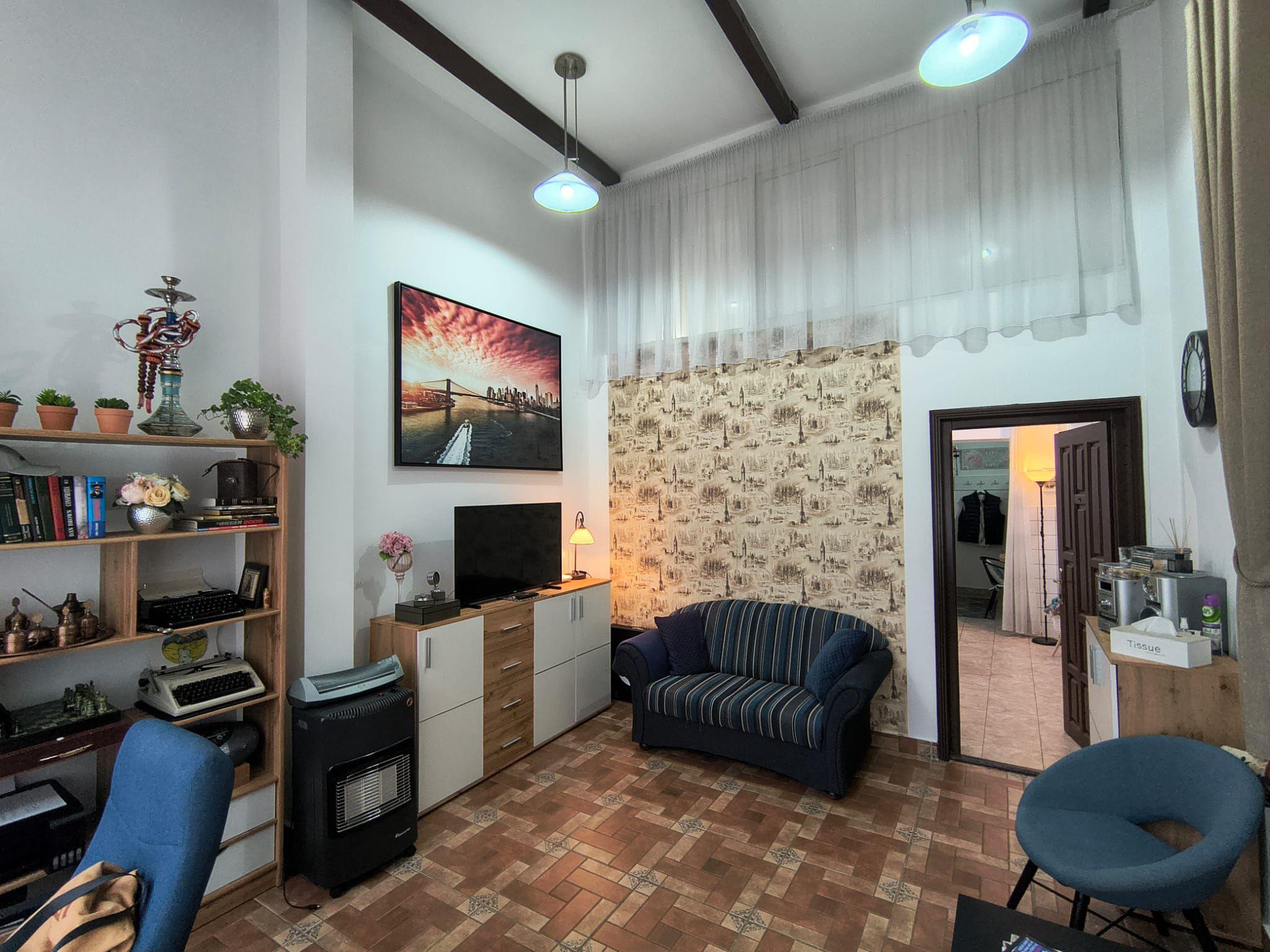Spatiu comercial, ultracentral, Republicii, Oradea. 600 E/lună. Com 0 - 5