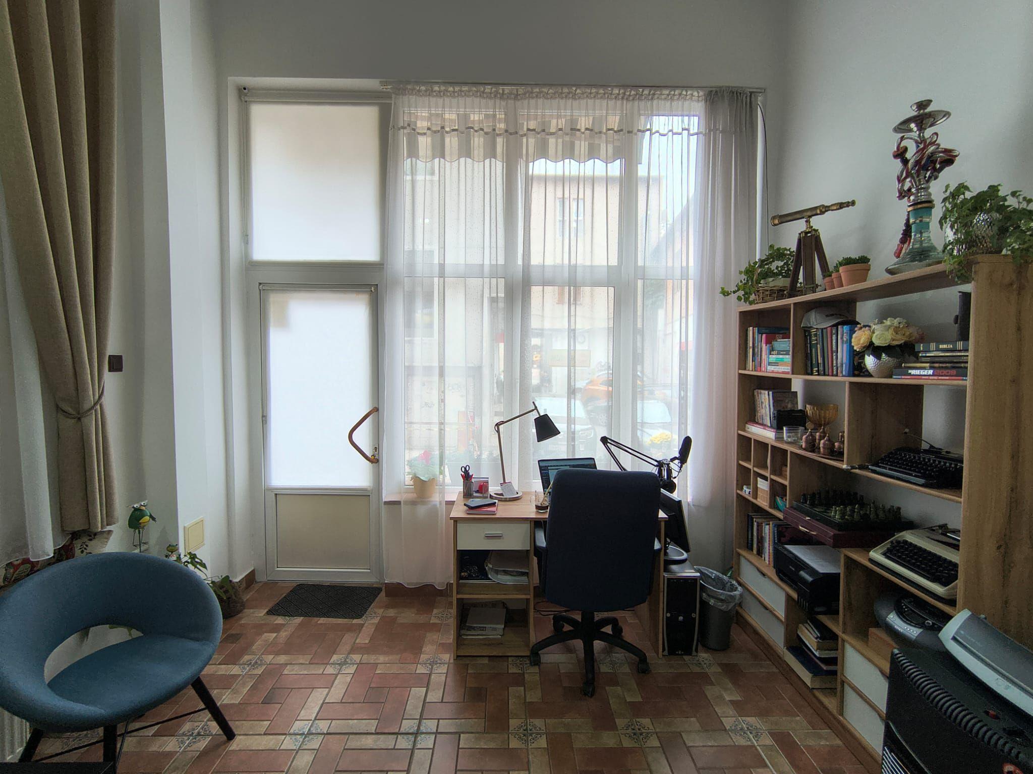 Spatiu comercial, ultracentral, Republicii, Oradea. 600 E/lună. Com 0 - 2