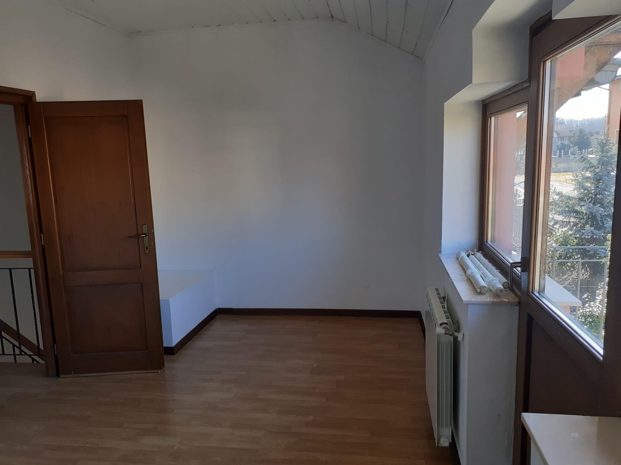 Casa insiruita, 2 dormitoare, garaj, Sanmartin. 120 000 E. Comision 0. - 11