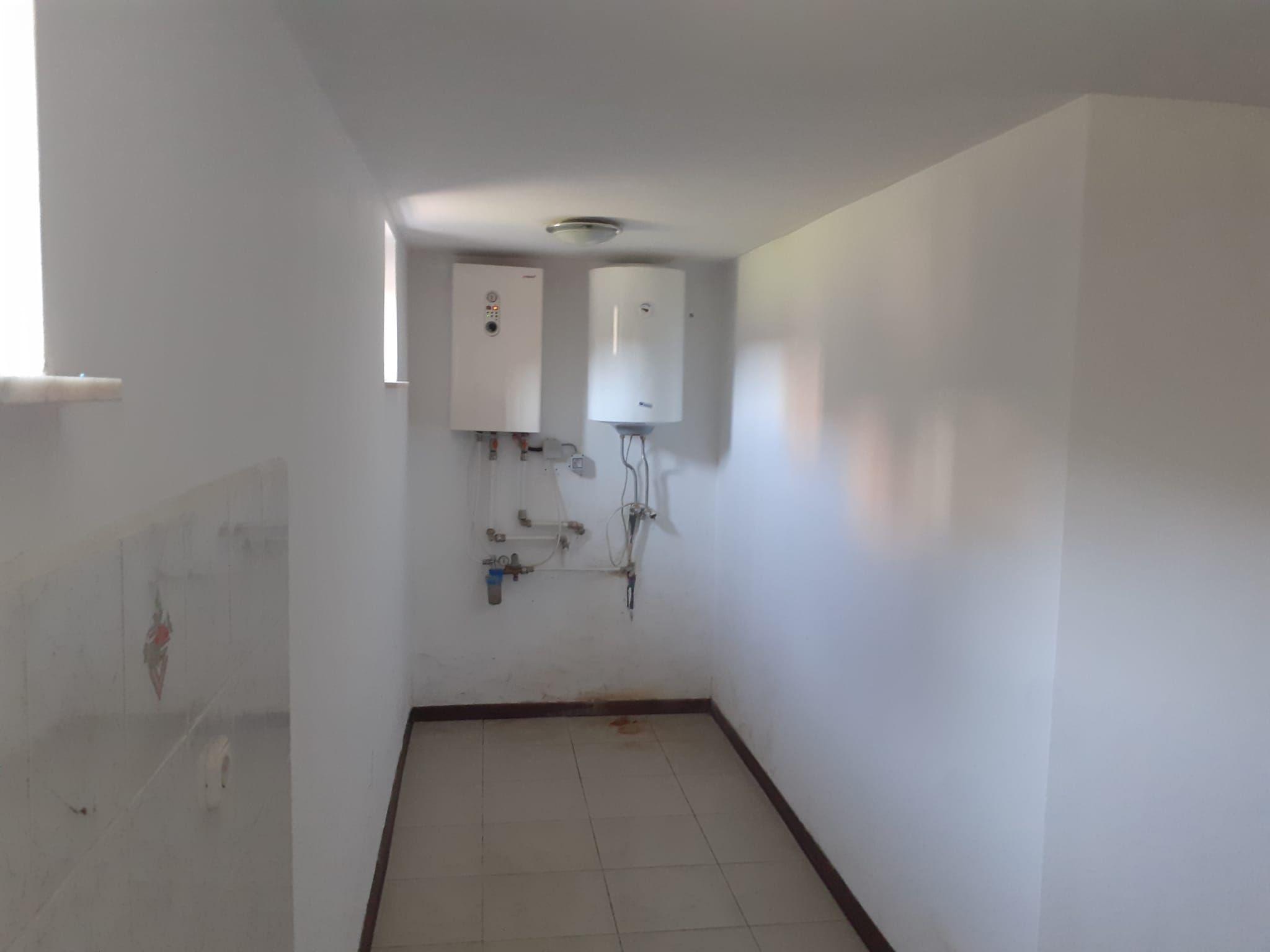Casa insiruita, 2 dormitoare, garaj, Sanmartin. 120 000 E. Comision 0. - 16