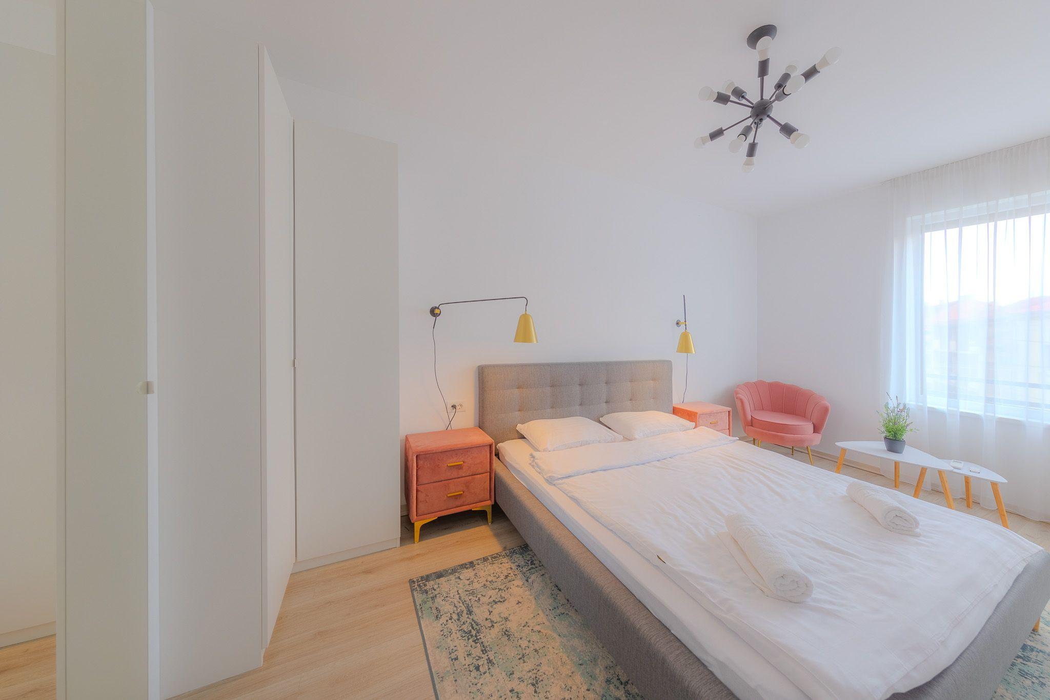 Apartament 3 camere, ultracentral, Oradea. 287 000 E. Comision 0 - 8