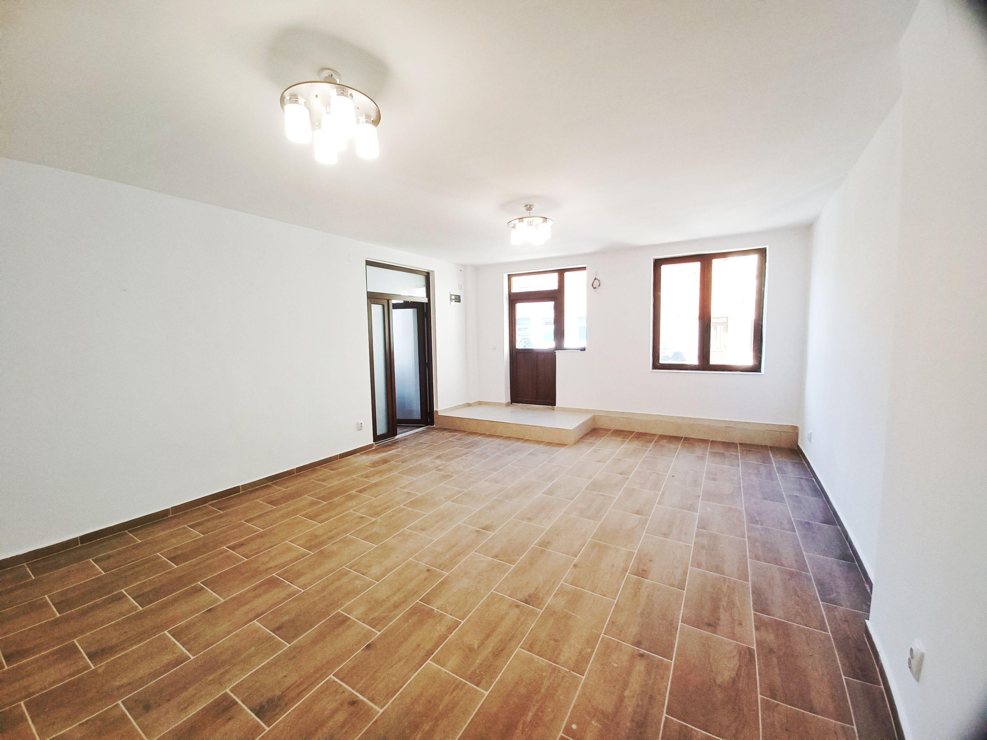 Birou, ultracentral, Oradea, 70 mp, parcare. 700 E/lună. Comision 0 - 3