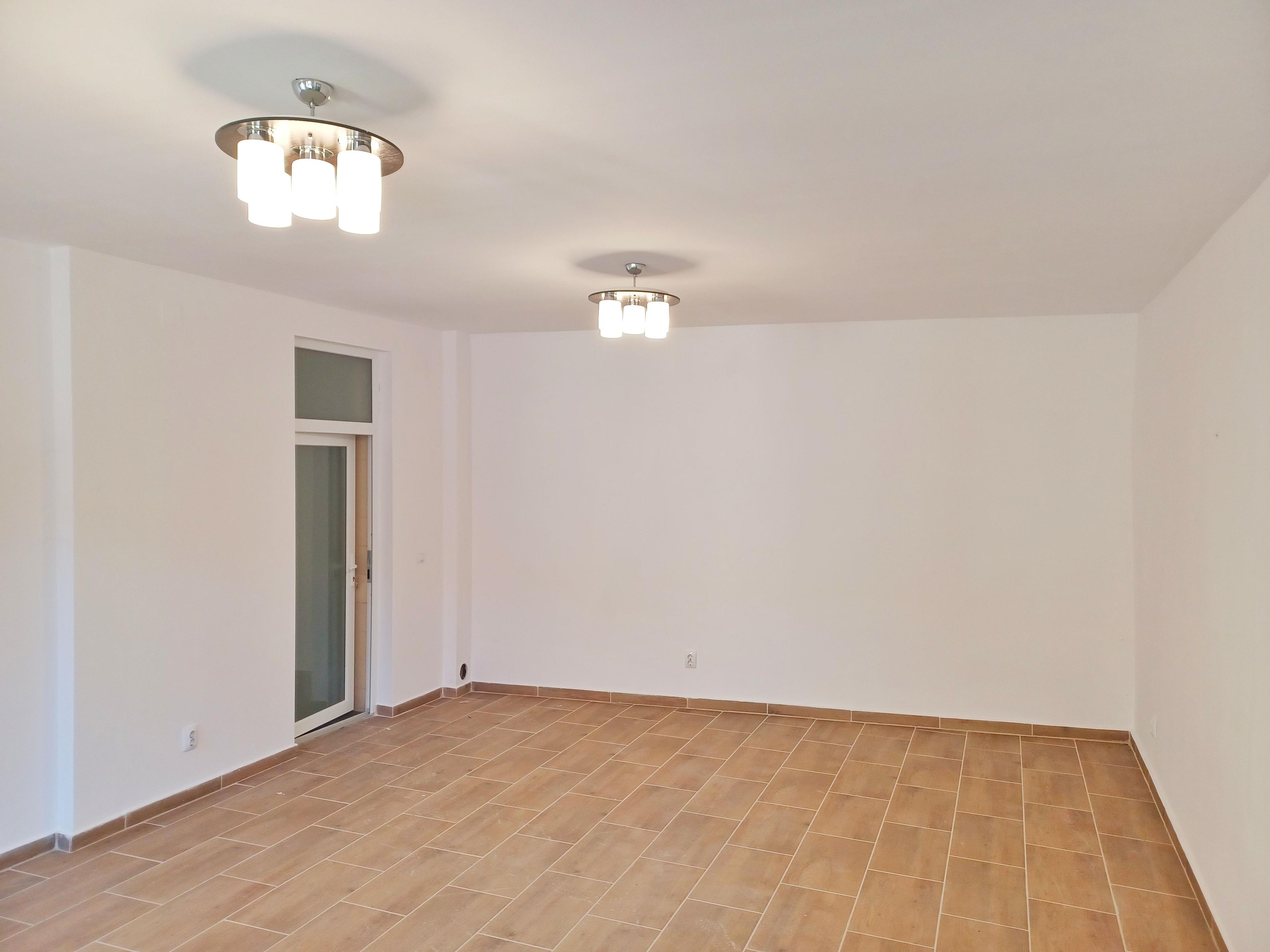 Birou, ultracentral, Oradea, 70 mp, parcare. 700 E/lună. Comision 0 - 5