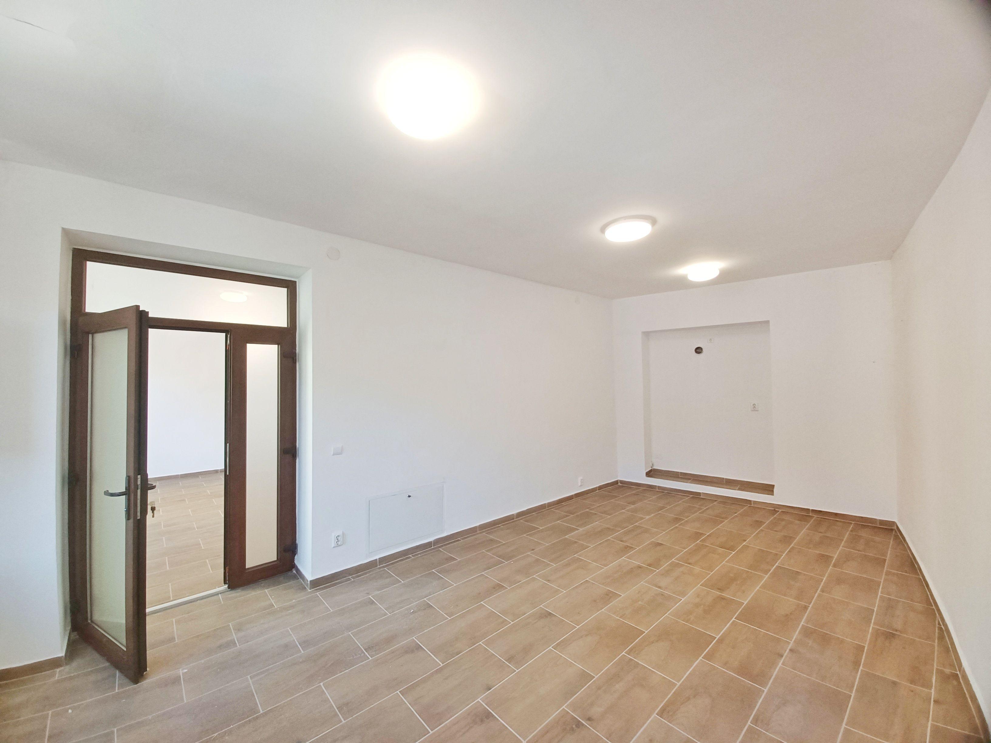 Birou, ultracentral, Oradea, 70 mp, parcare. 700 E/lună. Comision 0 - 1