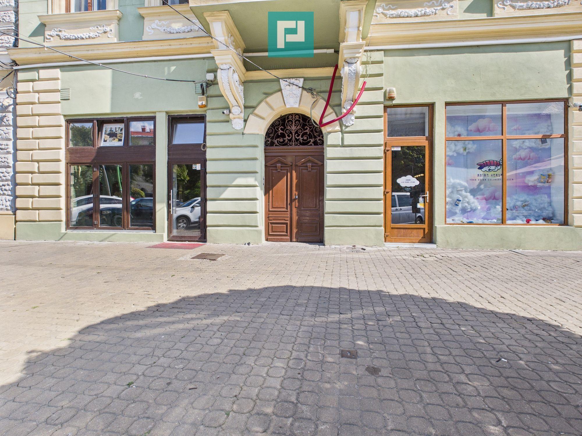 Apartament 4 camere, Bulevardul Revoluției - 1