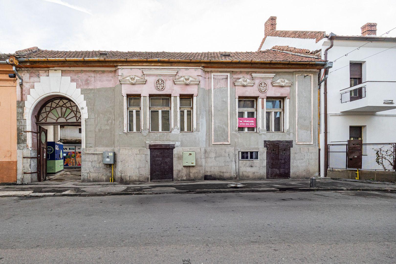 Casă interbelică cu tavane înalte, demisol și curte, în centru! - 2