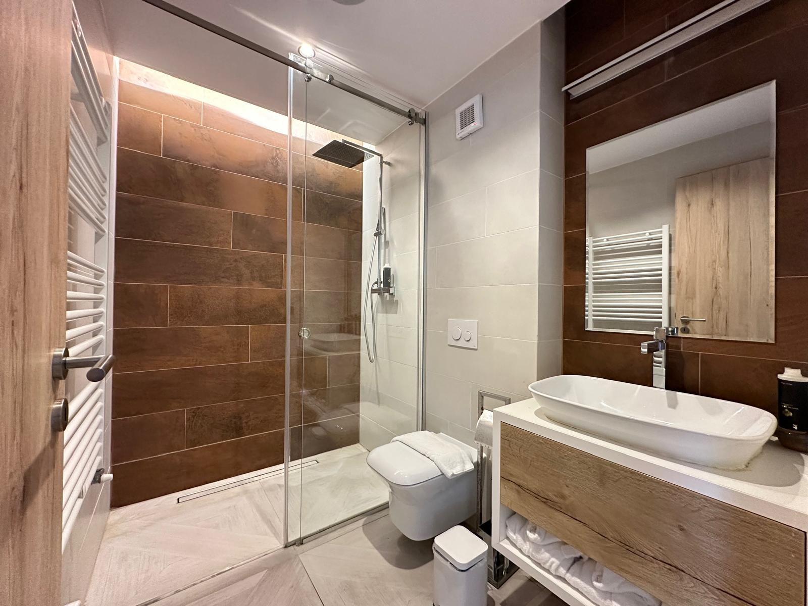 Inchiriem penthouse LUX 4 camere cu terasa de 122 mp zona Coresi - 11