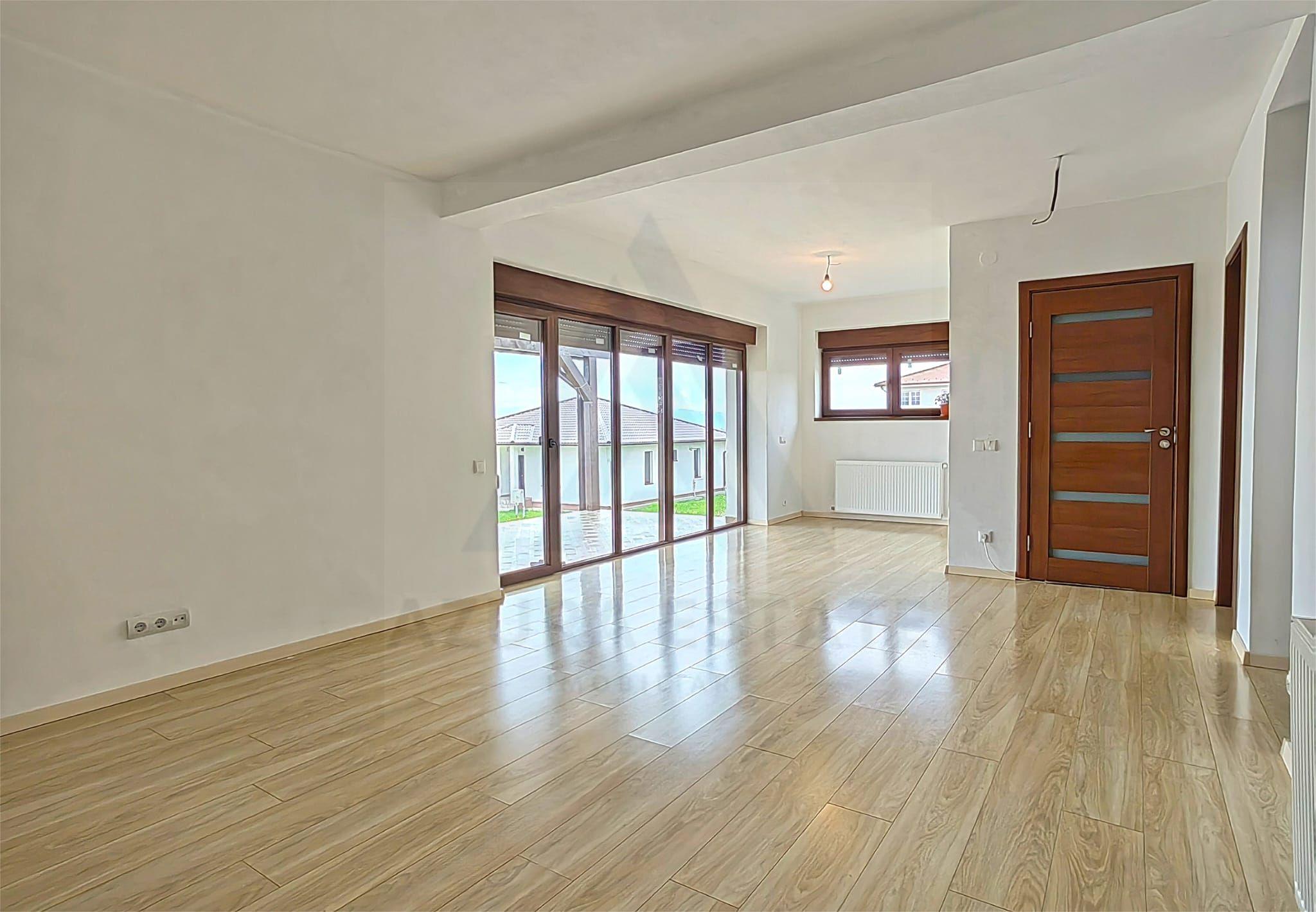 Casa intabulata 5 camere 2 bai si curte generoasa in Bavaria Park - 1