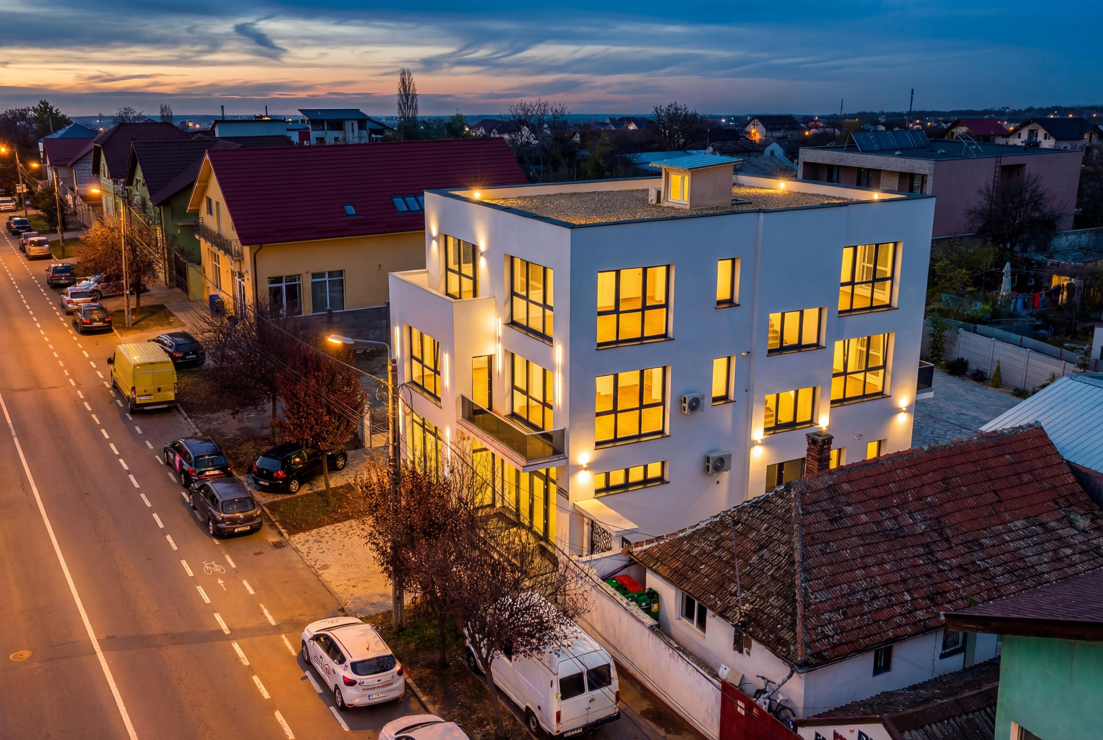 Clădire nouă P+2 cu showroom și birouri în Arad - 1
