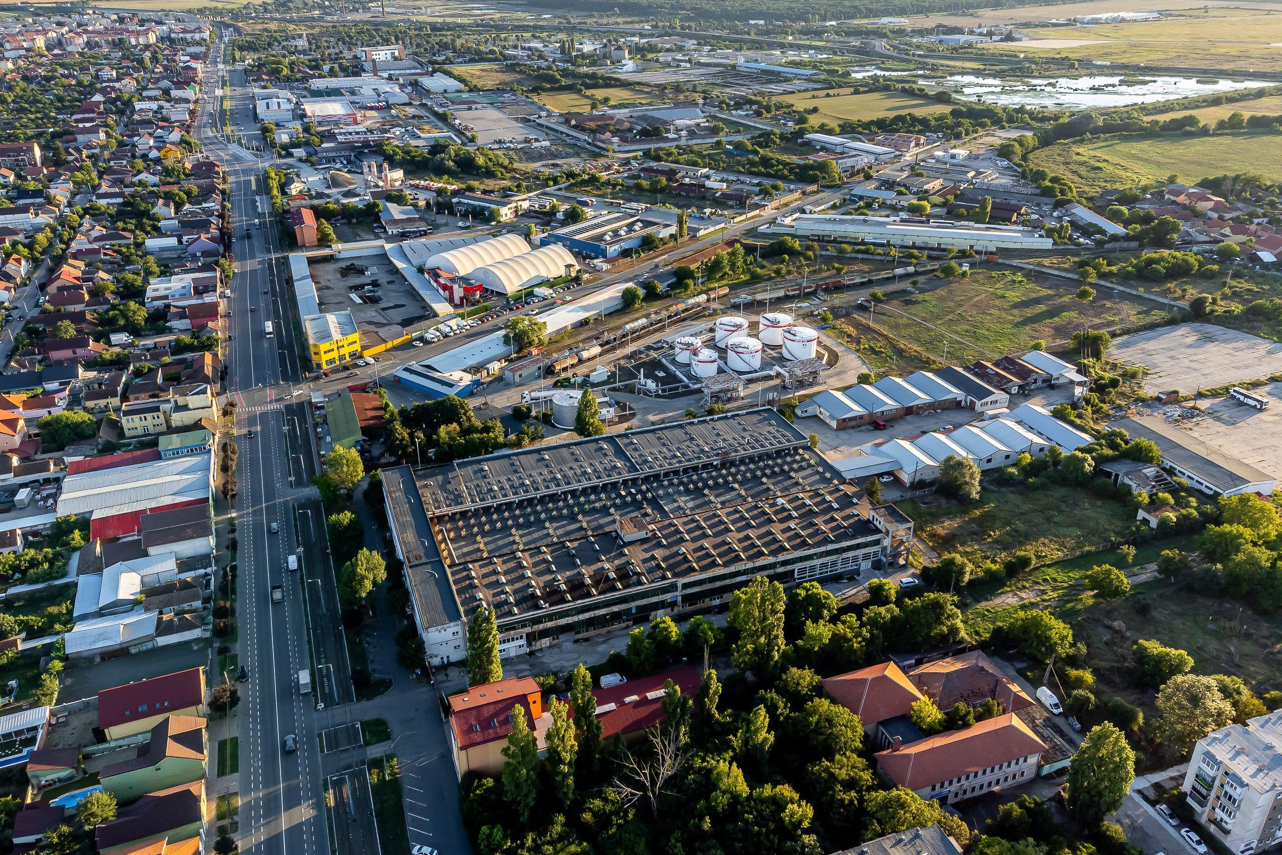 4.049 mp Hale industriale în Arad, aproape de A1 - 23