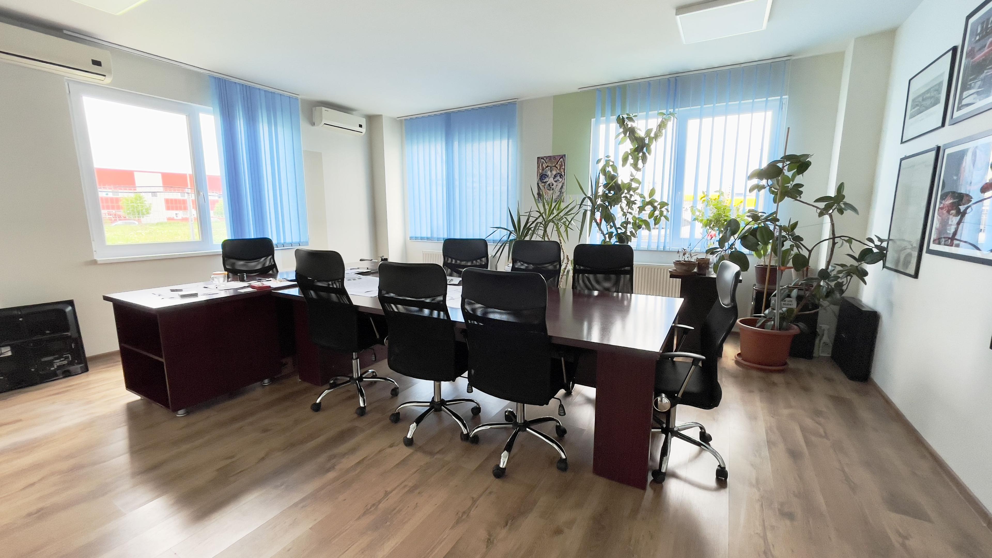 Cladire birouri - spațiu comercial cu parcări în incintă privată - 5