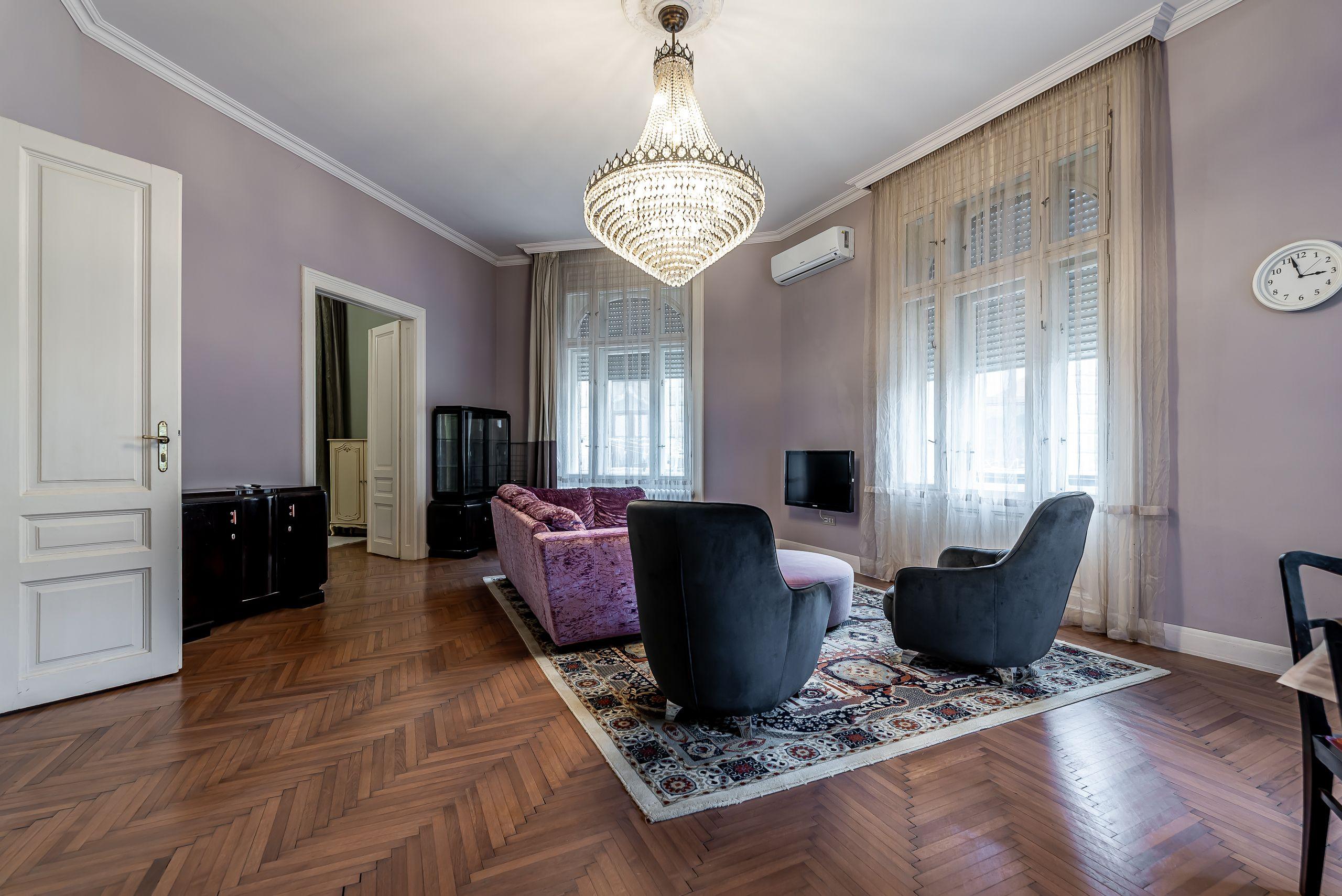 Apartament spatios cu 3 camere de LUX pe Metianu Comision 0 - 1