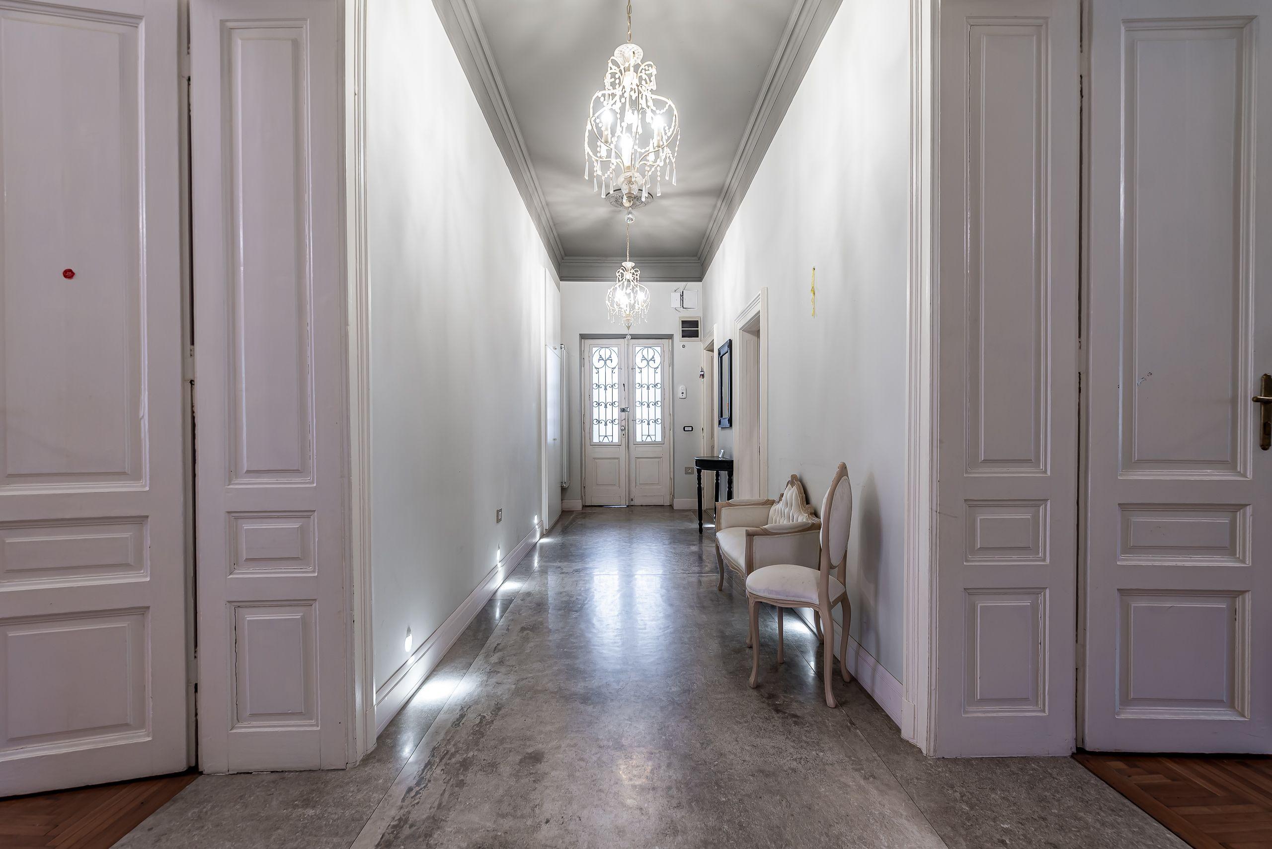 Apartament spatios cu 3 camere de LUX pe Metianu Comision 0 - 6