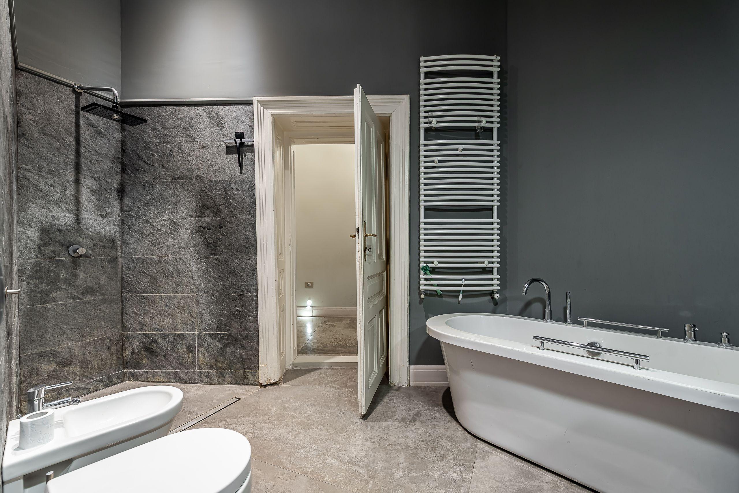 Apartament spatios cu 3 camere de LUX pe Metianu Comision 0 - 6