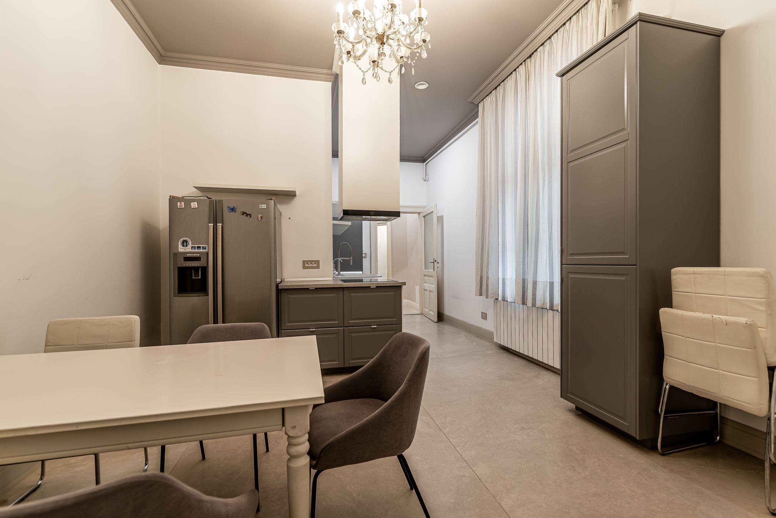 Apartament spatios cu 3 camere de LUX pe Metianu Comision 0 - 4