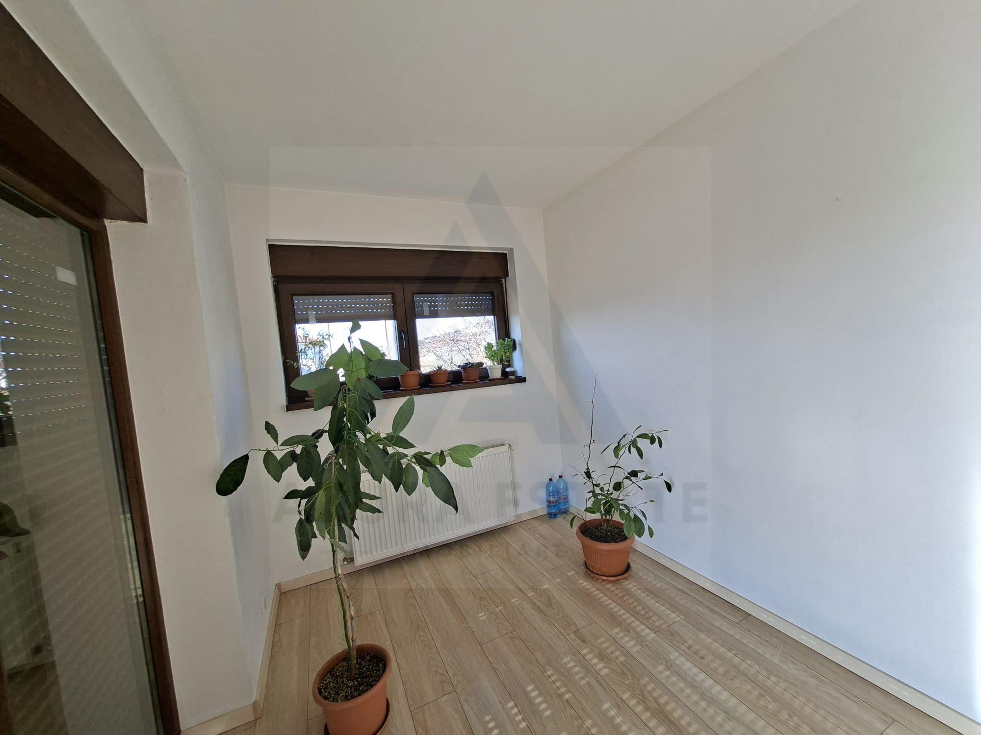 Casa intabulata 5 camere 2 bai si curte generoasa in Bavaria Park - 8