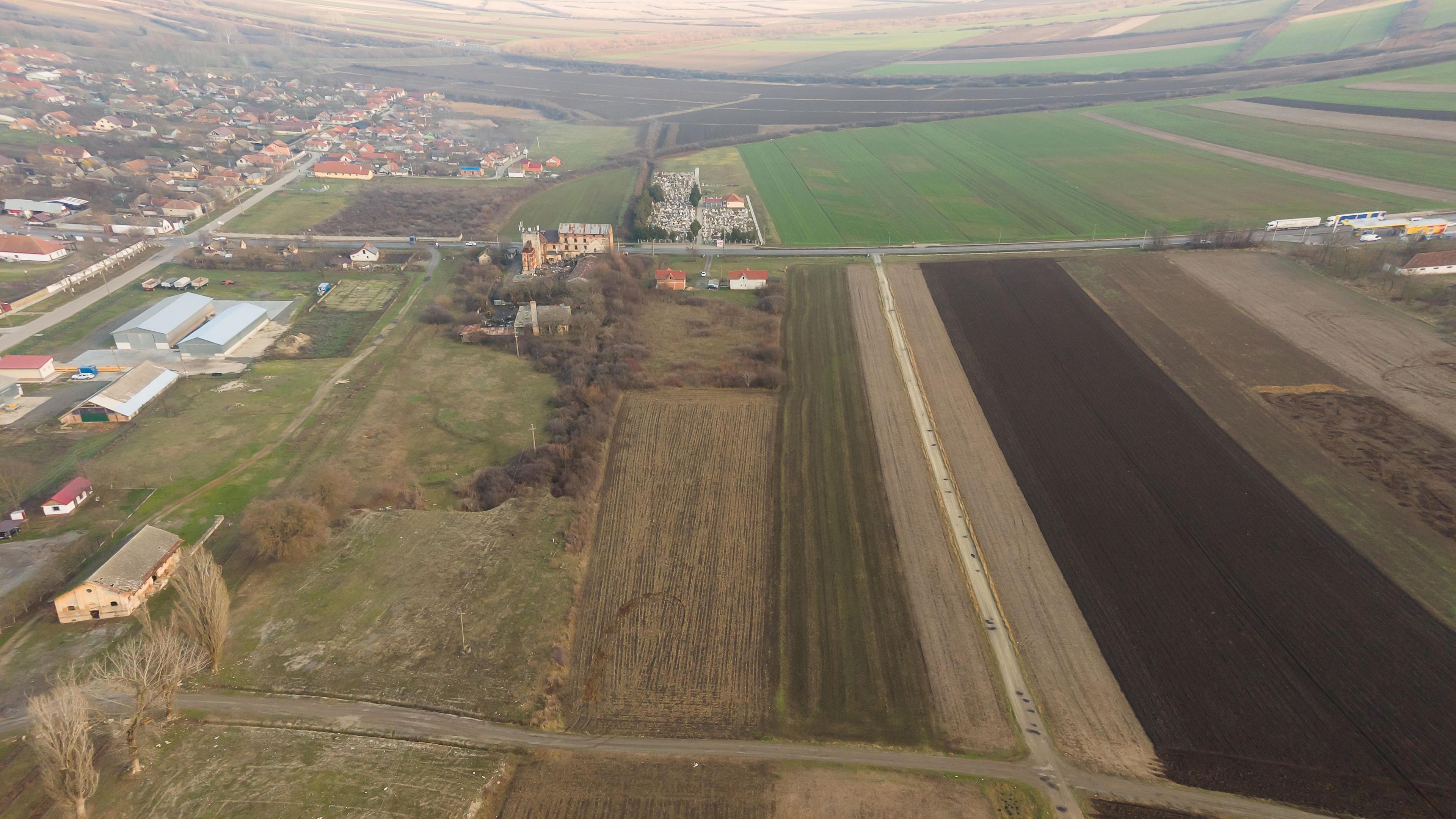 33 parcele intravilane 2 ha în Chișineu-Criș - 16